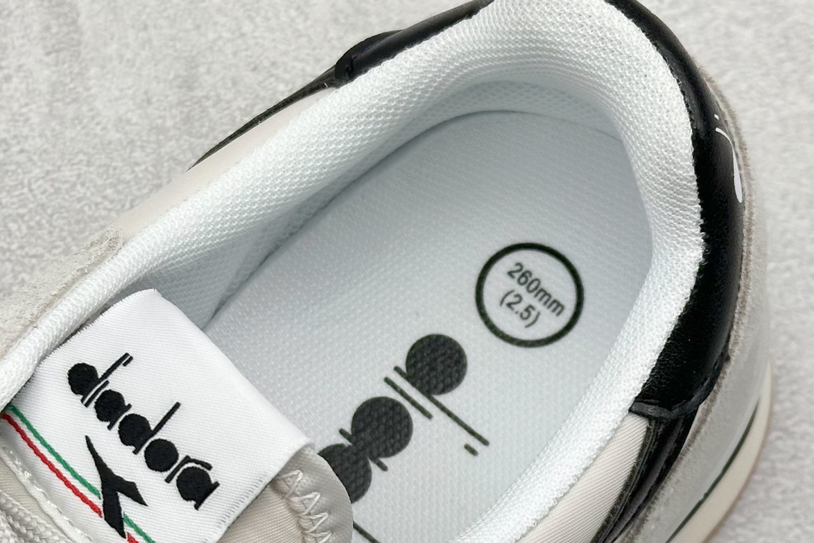 Diadora Camaro 迪亚多织物牛反绒复古跑鞋