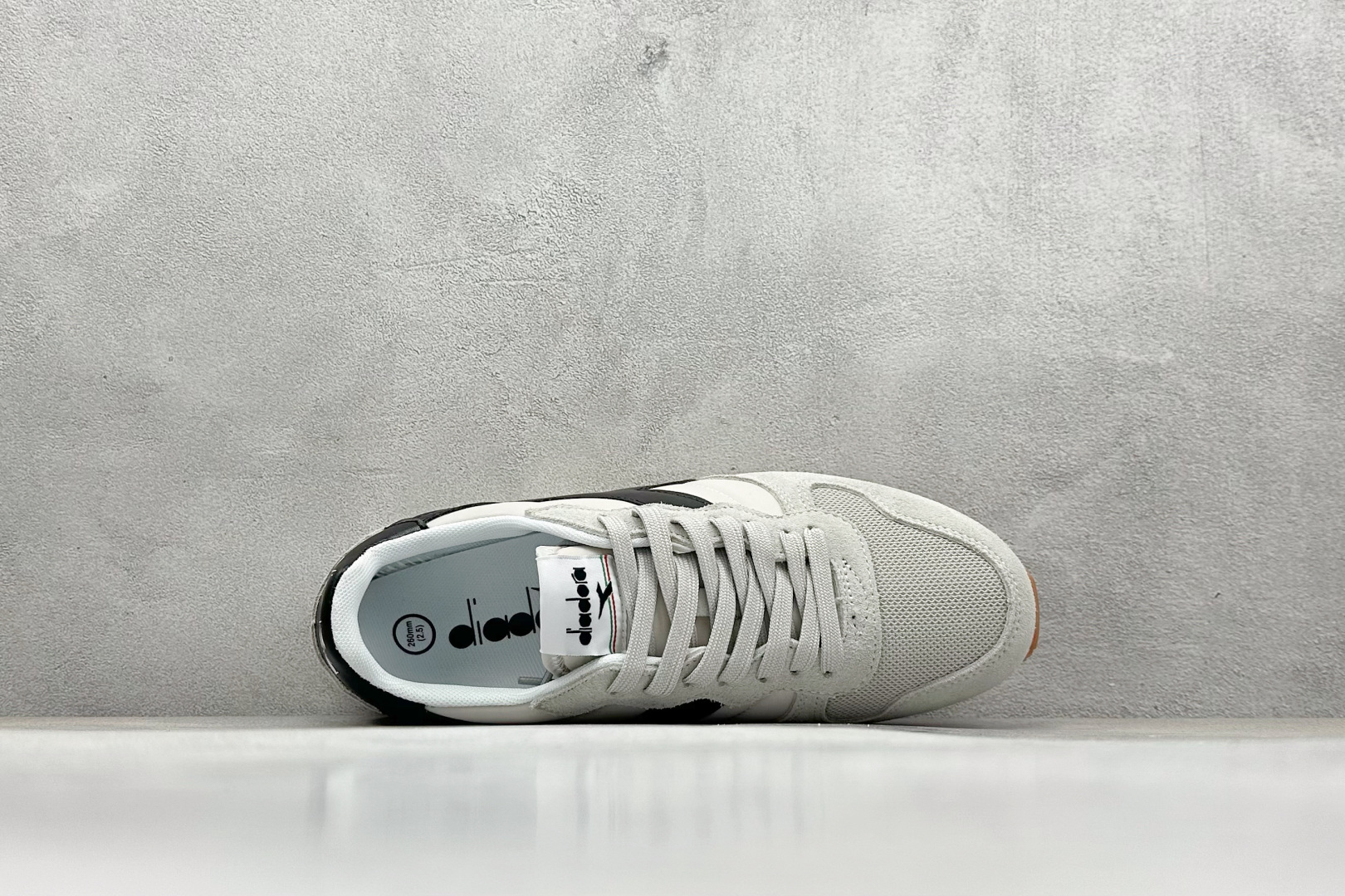 Diadora Camaro 迪亚多织物牛反绒复古跑鞋