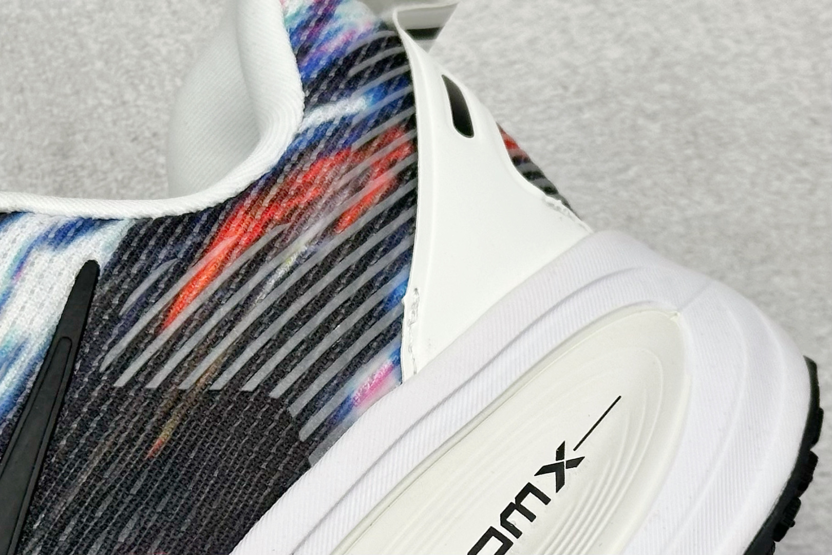 图片[9]-Nike VOMERO 18 耐克 舒适减震防滑 低帮跑步鞋 全掌ReactX泡绵中底 前掌和后跟还配备了Air Zoom气垫单元 据说跑起来更快更舒适哦 这次最大的升级点 首次引入了ReactX泡绵 货号： IB8164-999 尺码：36-46-选品中心