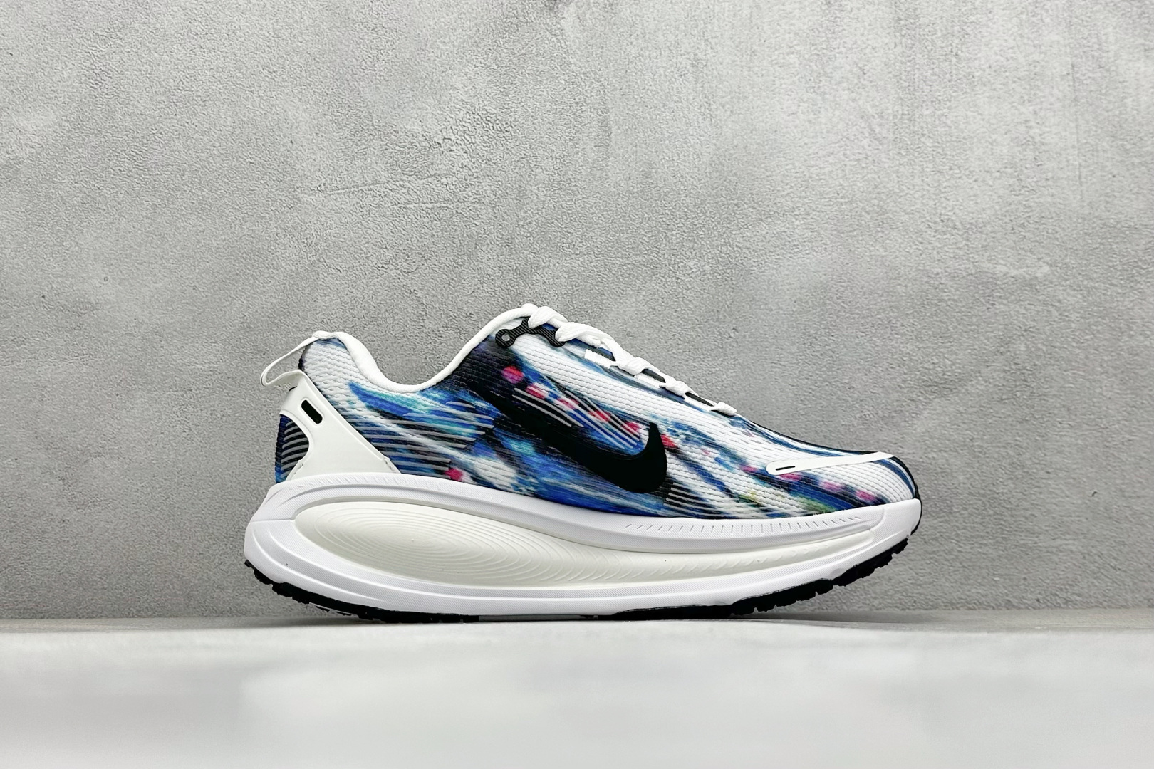 图片[2]-Nike VOMERO 18 耐克 舒适减震防滑 低帮跑步鞋 全掌ReactX泡绵中底 前掌和后跟还配备了Air Zoom气垫单元 据说跑起来更快更舒适哦 这次最大的升级点 首次引入了ReactX泡绵 货号： IB8164-999 尺码：36-46-选品中心