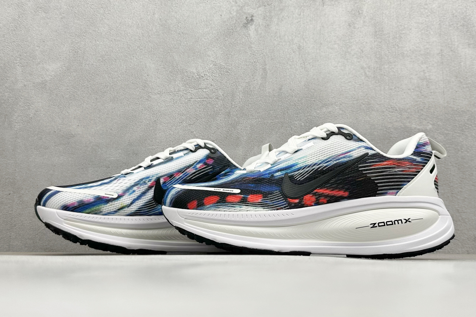 图片[5]-Nike VOMERO 18 耐克 舒适减震防滑 低帮跑步鞋 全掌ReactX泡绵中底 前掌和后跟还配备了Air Zoom气垫单元 据说跑起来更快更舒适哦 这次最大的升级点 首次引入了ReactX泡绵 货号： IB8164-999 尺码：36-46-选品中心