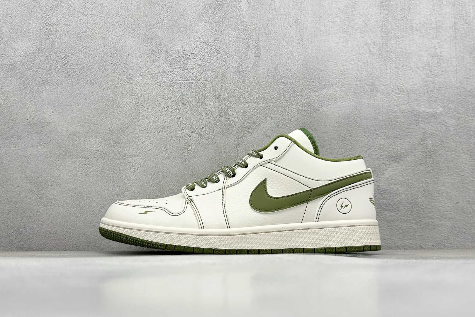 福利特价  Air Jordan 1 Low AJ1 乔1 闪电联名-米白橄榄绿 高端定制 低帮复古篮球鞋  #定制鞋盒 大厂纯原品质出货 超高清洁度 皮料切割干净无任何毛边 细节完美 货号：CF3688-019  尺码：36 36.5 37.5 38 38.5 39 40 40.5 41 42 42.5 43 44 44.5 45-选品中心