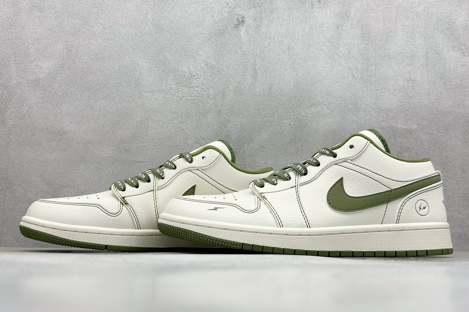 图片[5]-福利特价  Air Jordan 1 Low AJ1 乔1 闪电联名-米白橄榄绿 高端定制 低帮复古篮球鞋  #定制鞋盒 大厂纯原品质出货 超高清洁度 皮料切割干净无任何毛边 细节完美 货号：CF3688-019  尺码：36 36.5 37.5 38 38.5 39 40 40.5 41 42 42.5 43 44 44.5 45-选品中心