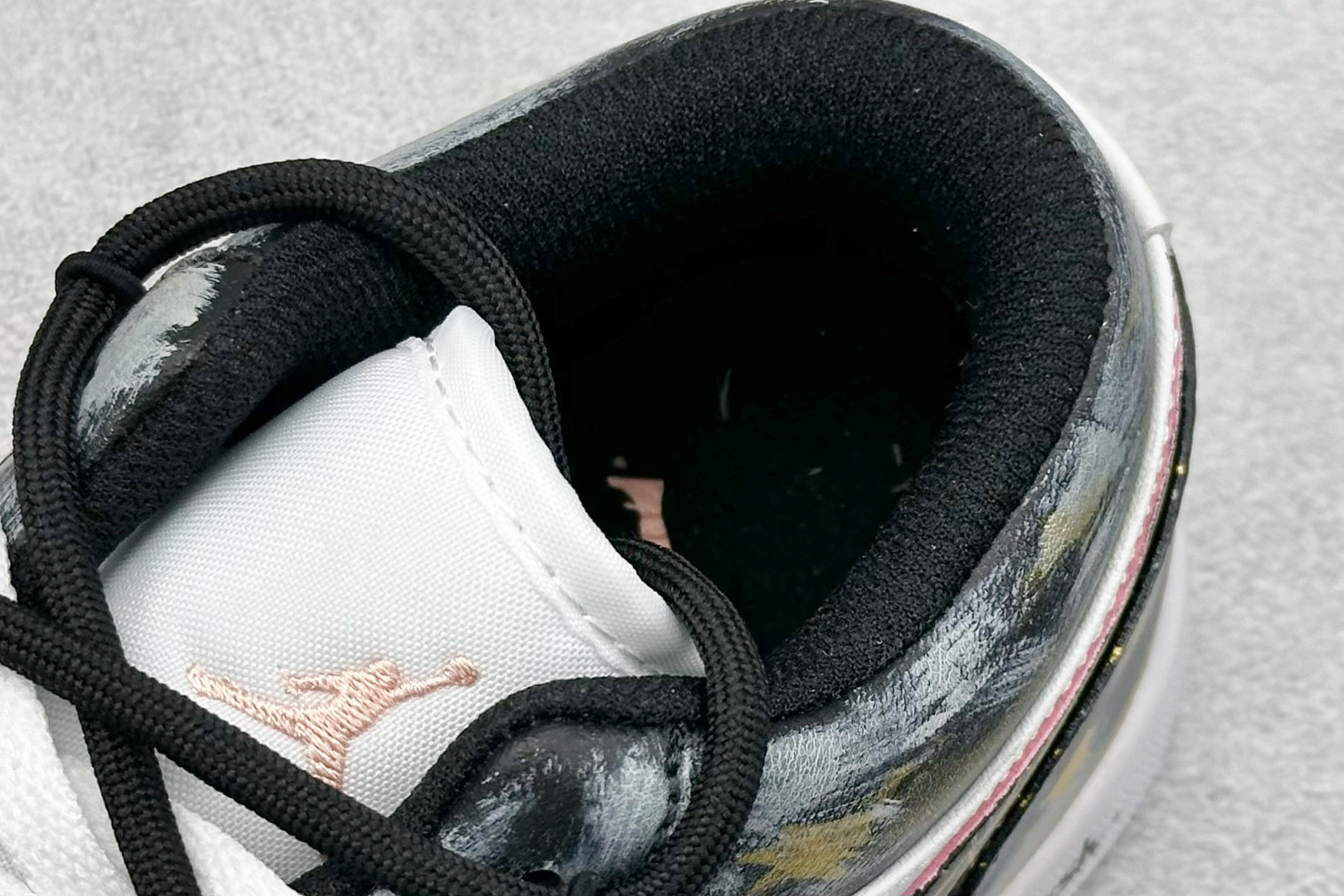 图片[8]-Air Jordan 1 Retro Low 摸金校尉 特殊礼袋 新中式 手绘 晕染 泼墨 官方同步新色 原装级产物 拒绝公底 立体鞋型 细节完美 高清洁度 购置公司同步原材料 原汁原味 忠于原版 货号：553558 165 尺码：36 36.5 37.5 38 38.5 39 40 40.5 41 42 42.5 43 44 44.5 45-选品中心