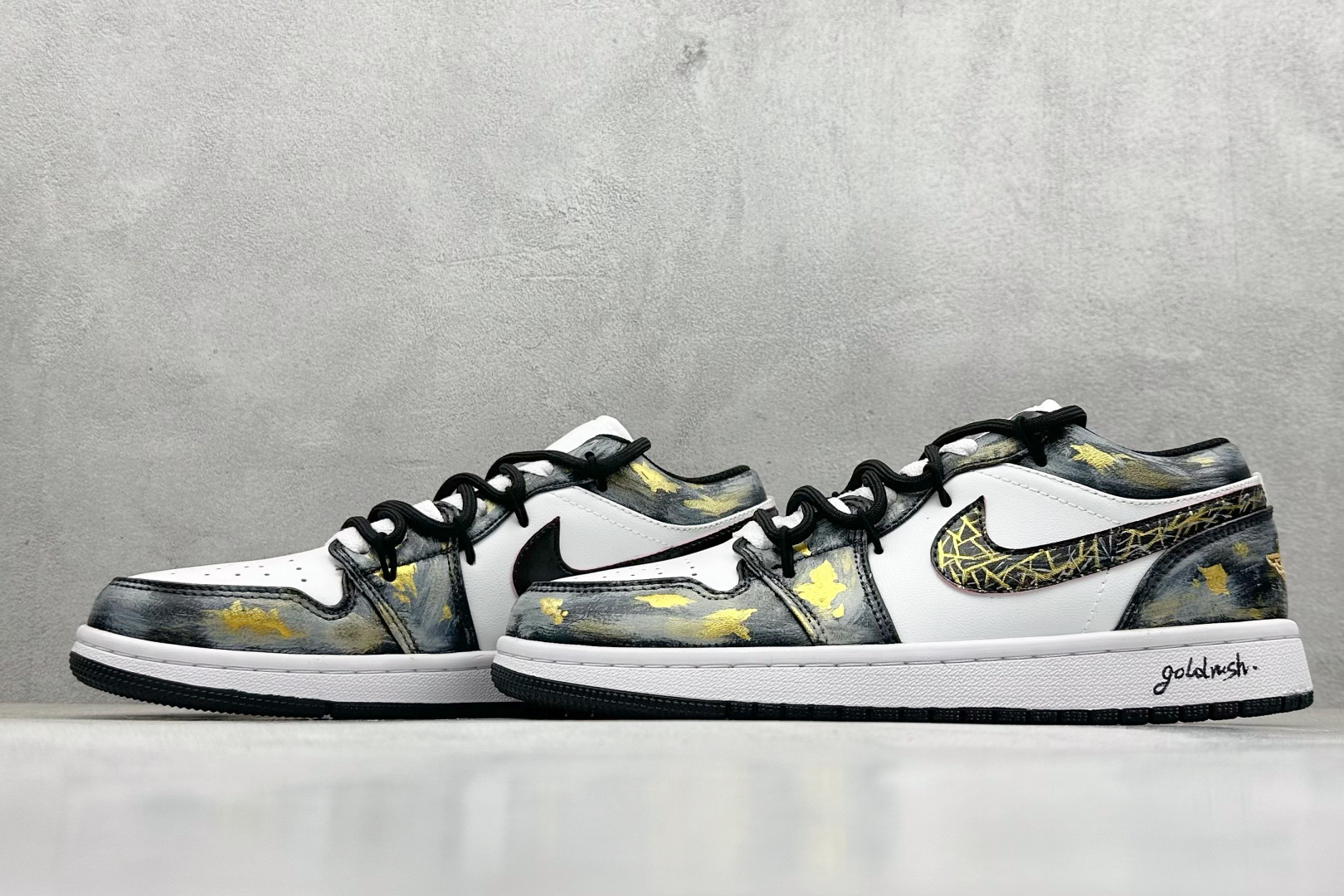 图片[5]-Air Jordan 1 Retro Low 摸金校尉 特殊礼袋 新中式 手绘 晕染 泼墨 官方同步新色 原装级产物 拒绝公底 立体鞋型 细节完美 高清洁度 购置公司同步原材料 原汁原味 忠于原版 货号：553558 165 尺码：36 36.5 37.5 38 38.5 39 40 40.5 41 42 42.5 43 44 44.5 45-选品中心