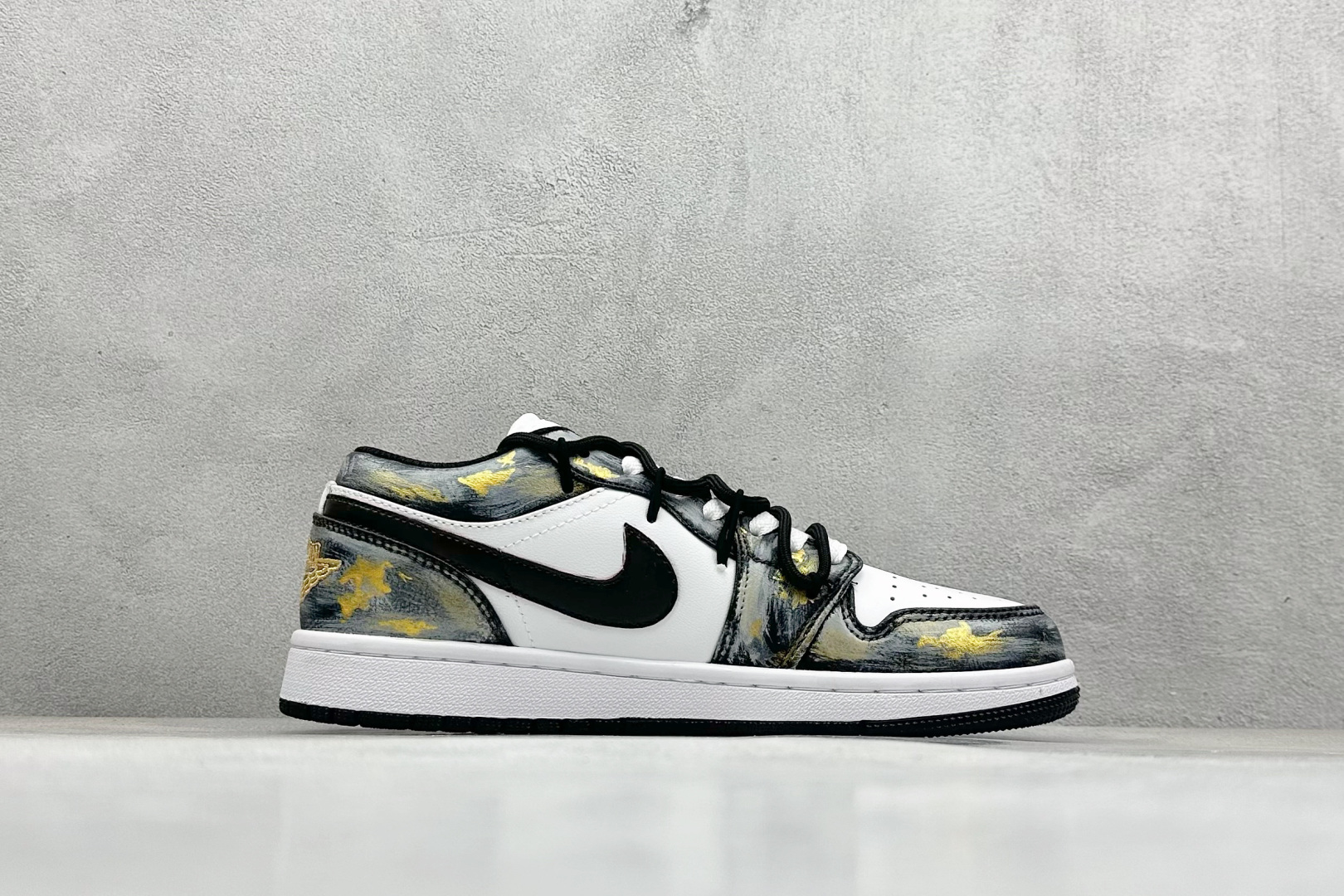 图片[2]-Air Jordan 1 Retro Low 摸金校尉 特殊礼袋 新中式 手绘 晕染 泼墨 官方同步新色 原装级产物 拒绝公底 立体鞋型 细节完美 高清洁度 购置公司同步原材料 原汁原味 忠于原版 货号：553558 165 尺码：36 36.5 37.5 38 38.5 39 40 40.5 41 42 42.5 43 44 44.5 45-选品中心