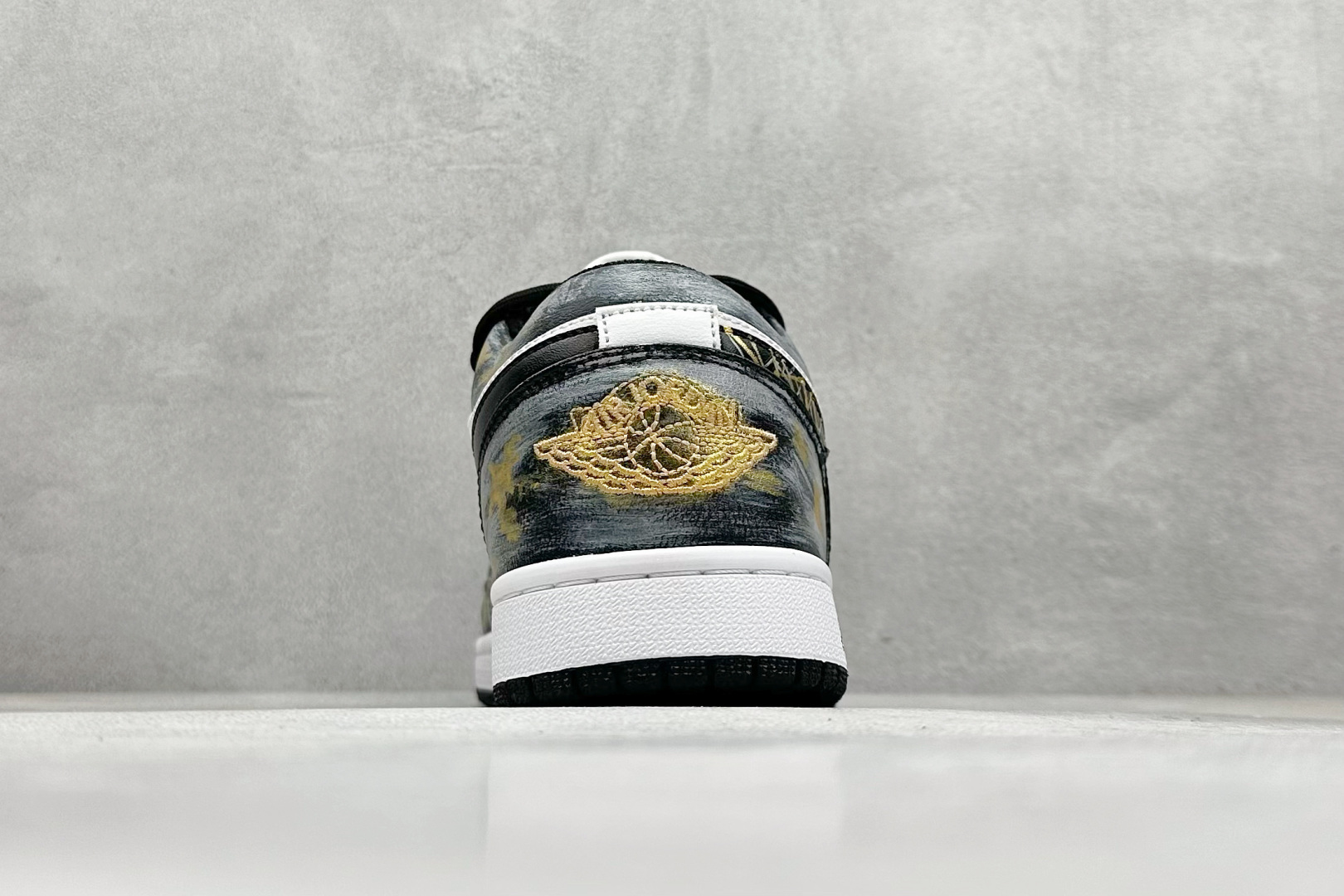 图片[6]-Air Jordan 1 Retro Low 摸金校尉 特殊礼袋 新中式 手绘 晕染 泼墨 官方同步新色 原装级产物 拒绝公底 立体鞋型 细节完美 高清洁度 购置公司同步原材料 原汁原味 忠于原版 货号：553558 165 尺码：36 36.5 37.5 38 38.5 39 40 40.5 41 42 42.5 43 44 44.5 45-选品中心