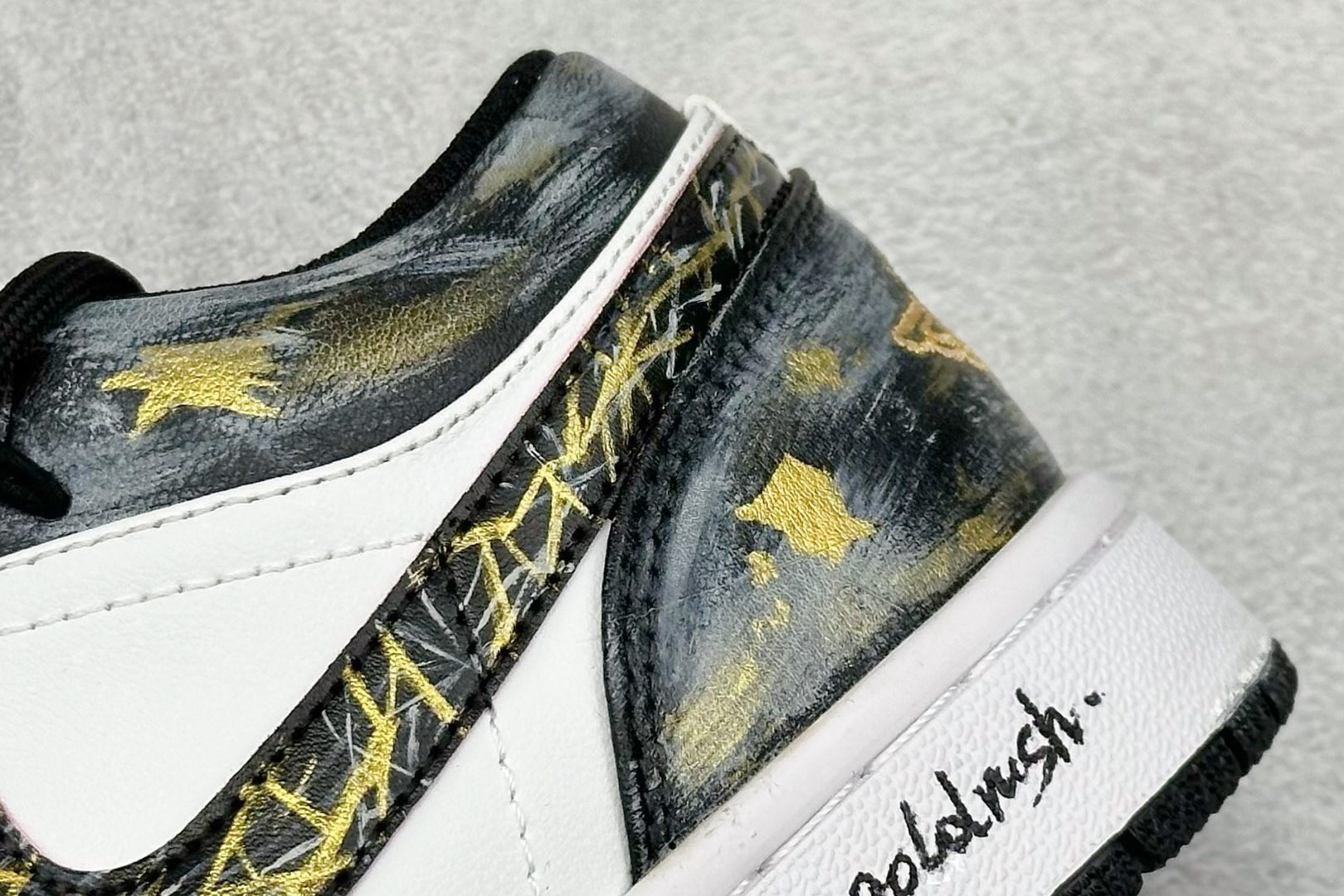 图片[9]-Air Jordan 1 Retro Low 摸金校尉 特殊礼袋 新中式 手绘 晕染 泼墨 官方同步新色 原装级产物 拒绝公底 立体鞋型 细节完美 高清洁度 购置公司同步原材料 原汁原味 忠于原版 货号：553558 165 尺码：36 36.5 37.5 38 38.5 39 40 40.5 41 42 42.5 43 44 44.5 45-选品中心