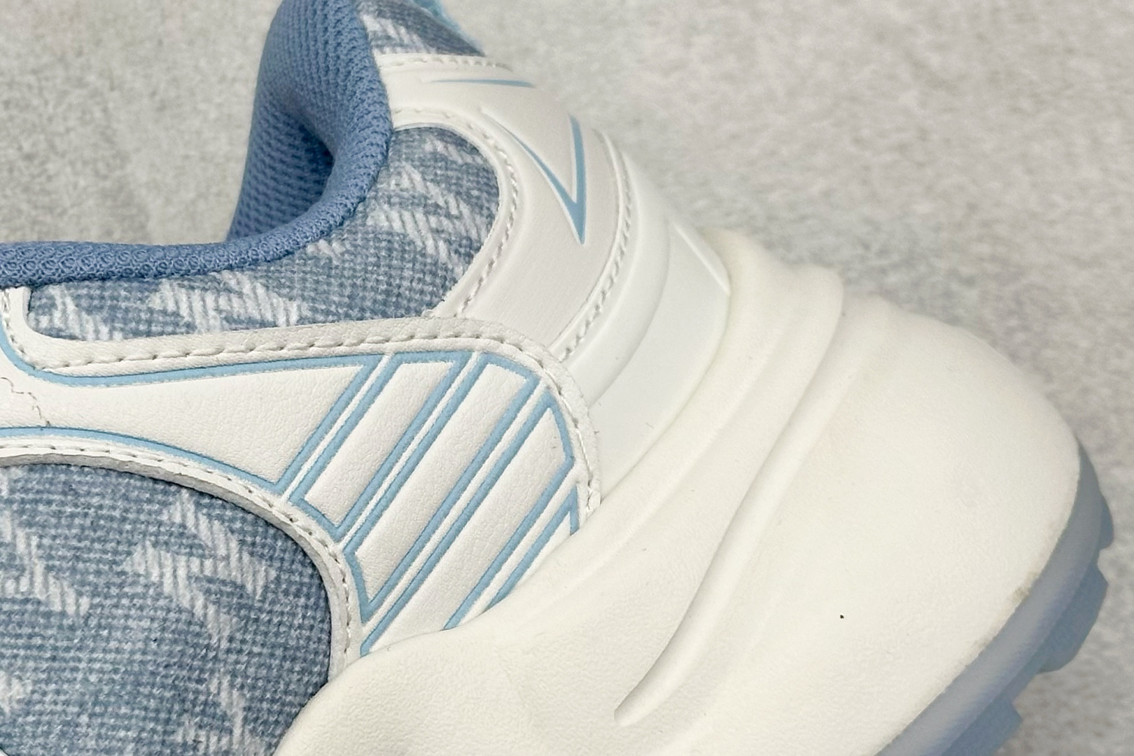 图片[9]-MLB Chunky Dia Monogram 复古老爹鞋 后跟加厚 呵护脚后跟 立体保护软绵鞋口 轻松穿脱不磨脚 鞋头安全防撞包裹鞋头 符合人体结构 精心设计 行走柔软触感 鞋底耐磨性强 稳定性高 抓地更牢 不易打滑 进口纳米材质 原盒雷射防伪标 尺码：35-41-选品中心