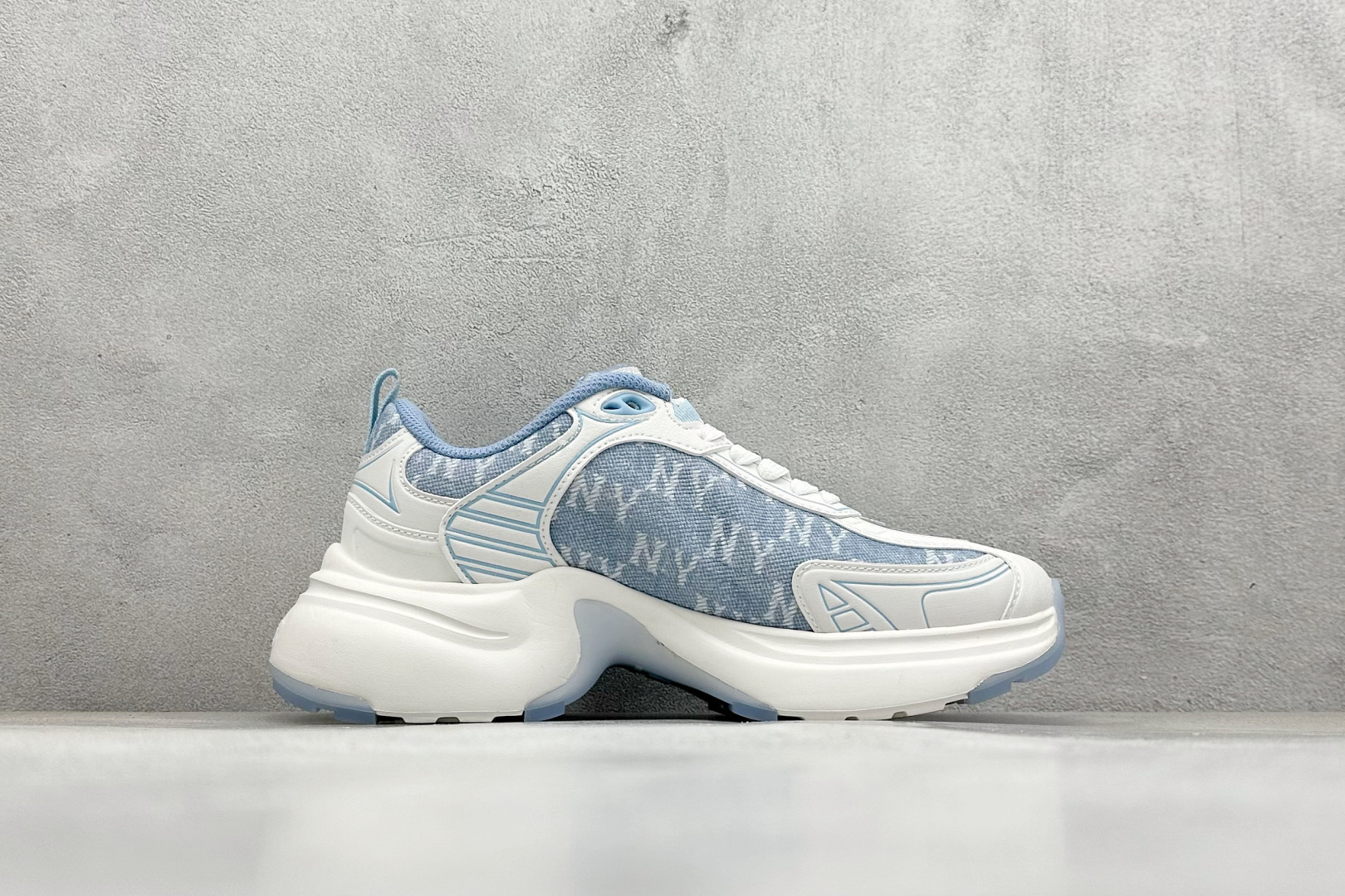 图片[2]-MLB Chunky Dia Monogram 复古老爹鞋 后跟加厚 呵护脚后跟 立体保护软绵鞋口 轻松穿脱不磨脚 鞋头安全防撞包裹鞋头 符合人体结构 精心设计 行走柔软触感 鞋底耐磨性强 稳定性高 抓地更牢 不易打滑 进口纳米材质 原盒雷射防伪标 尺码：35-41-选品中心