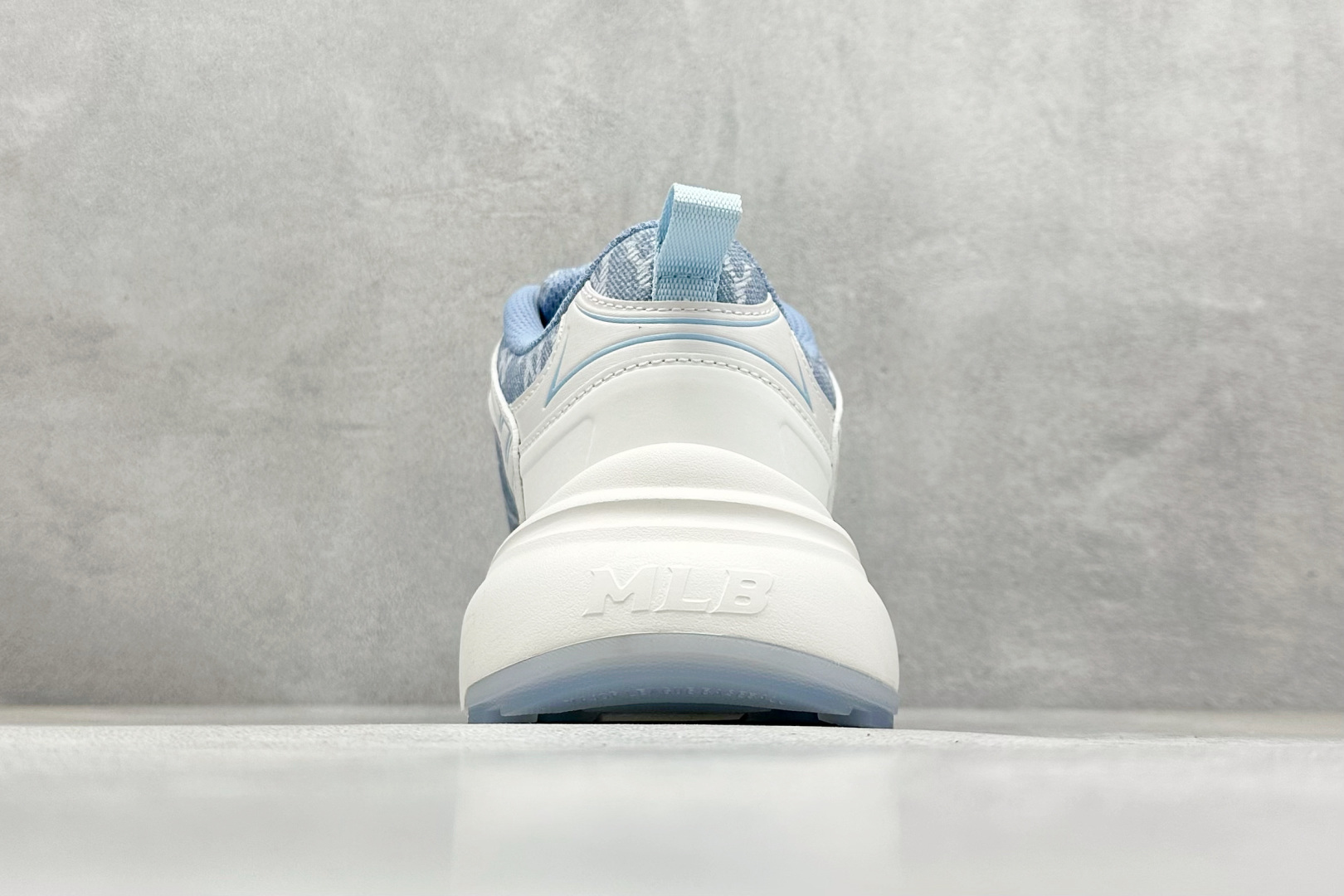 图片[6]-MLB Chunky Dia Monogram 复古老爹鞋 后跟加厚 呵护脚后跟 立体保护软绵鞋口 轻松穿脱不磨脚 鞋头安全防撞包裹鞋头 符合人体结构 精心设计 行走柔软触感 鞋底耐磨性强 稳定性高 抓地更牢 不易打滑 进口纳米材质 原盒雷射防伪标 尺码：35-41-选品中心