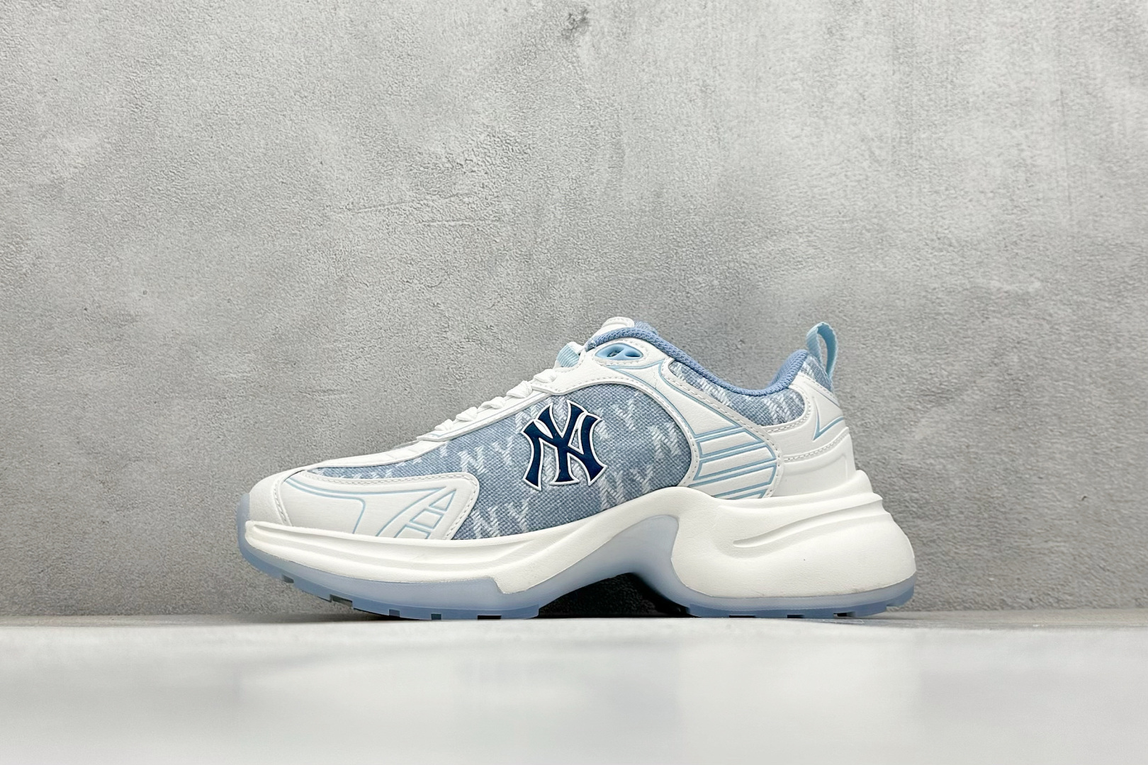 MLB Chunky Dia Monogram 复古老爹鞋 后跟加厚 呵护脚后跟 立体保护软绵鞋口 轻松穿脱不磨脚 鞋头安全防撞包裹鞋头 符合人体结构 精心设计 行走柔软触感 鞋底耐磨性强 稳定性高 抓地更牢 不易打滑 进口纳米材质 原盒雷射防伪标 尺码:35-41-选品中心