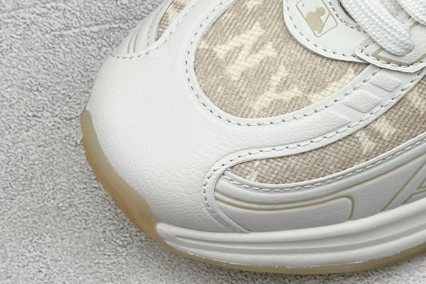 图片[7]-MLB Chunky Dia Monogram 复古老爹鞋 后跟加厚 呵护脚后跟 立体保护软绵鞋口 轻松穿脱不磨脚 鞋头安全防撞包裹鞋头 符合人体结构 精心设计 行走柔软触感 鞋底耐磨性强 稳定性高 抓地更牢 不易打滑 进口纳米材质 原盒雷射防伪标 尺码：35-41-选品中心