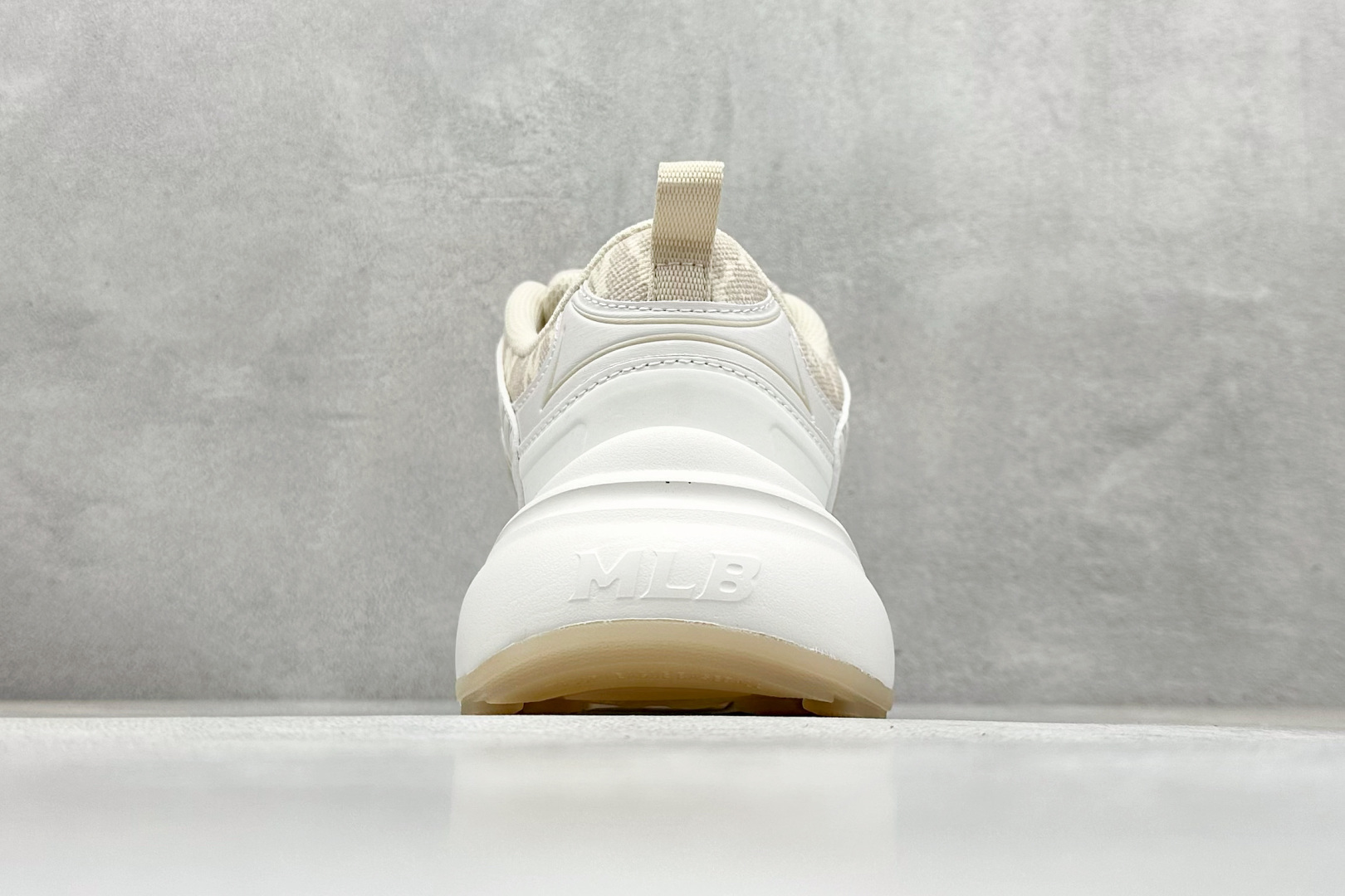 图片[6]-MLB Chunky Dia Monogram 复古老爹鞋 后跟加厚 呵护脚后跟 立体保护软绵鞋口 轻松穿脱不磨脚 鞋头安全防撞包裹鞋头 符合人体结构 精心设计 行走柔软触感 鞋底耐磨性强 稳定性高 抓地更牢 不易打滑 进口纳米材质 原盒雷射防伪标 尺码：35-41-选品中心