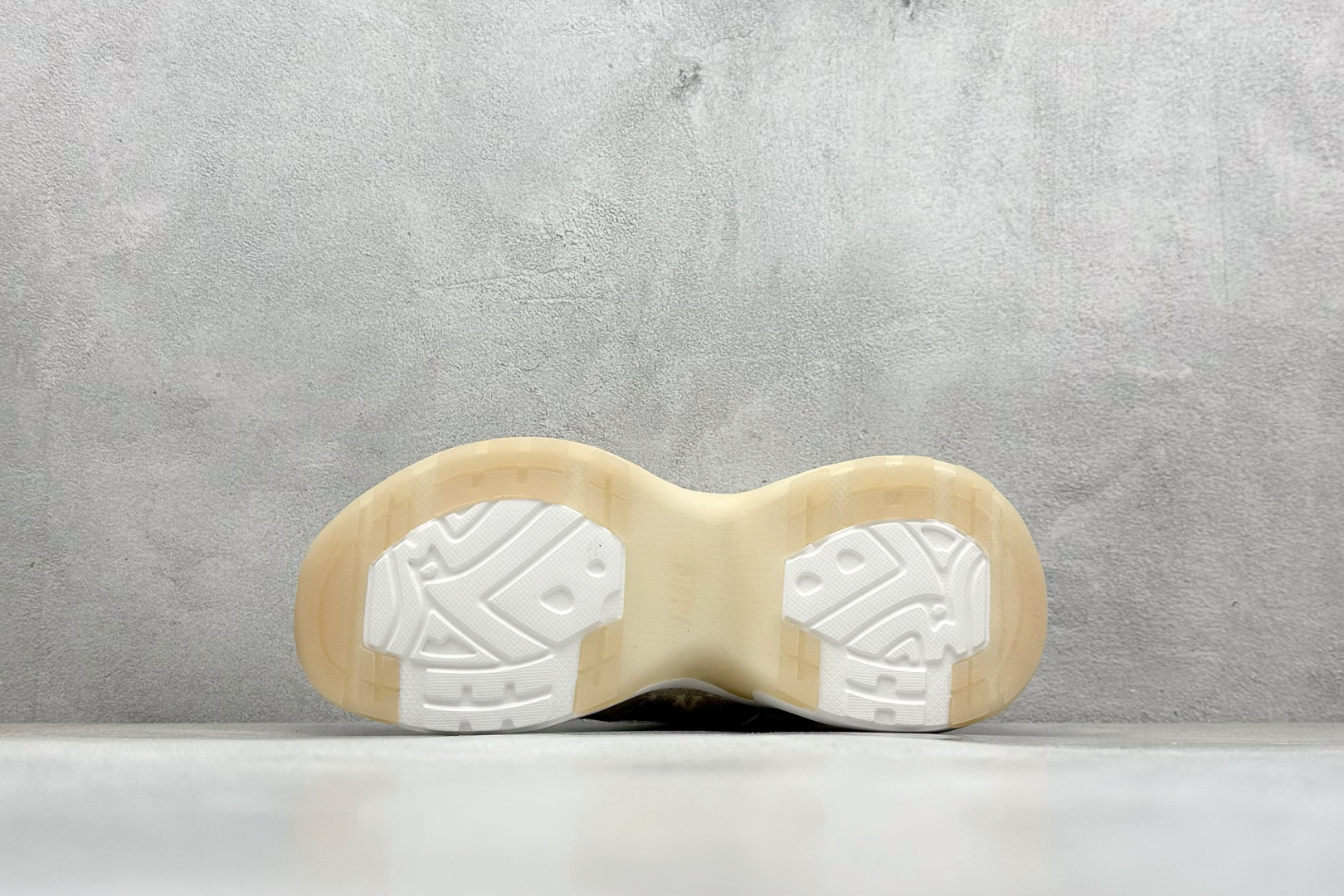 图片[4]-MLB Chunky Dia Monogram 复古老爹鞋 后跟加厚 呵护脚后跟 立体保护软绵鞋口 轻松穿脱不磨脚 鞋头安全防撞包裹鞋头 符合人体结构 精心设计 行走柔软触感 鞋底耐磨性强 稳定性高 抓地更牢 不易打滑 进口纳米材质 原盒雷射防伪标 尺码：35-41-选品中心