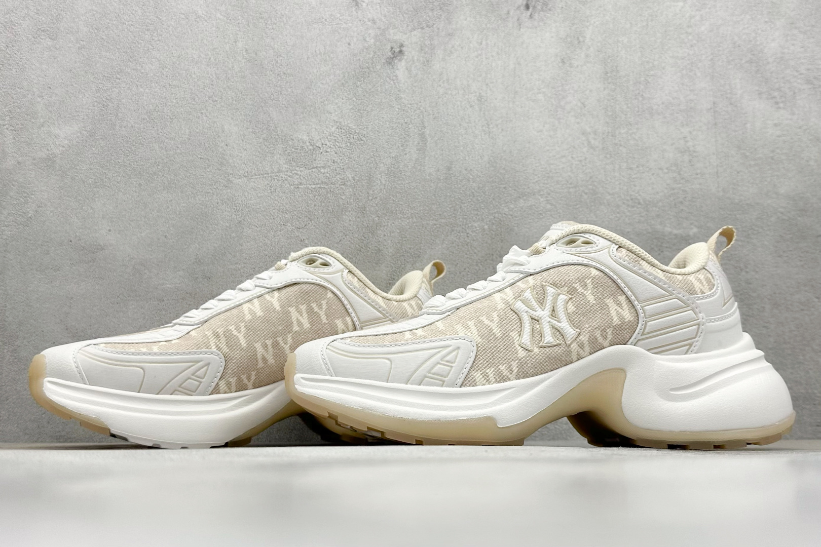 图片[5]-MLB Chunky Dia Monogram 复古老爹鞋 后跟加厚 呵护脚后跟 立体保护软绵鞋口 轻松穿脱不磨脚 鞋头安全防撞包裹鞋头 符合人体结构 精心设计 行走柔软触感 鞋底耐磨性强 稳定性高 抓地更牢 不易打滑 进口纳米材质 原盒雷射防伪标 尺码：35-41-选品中心