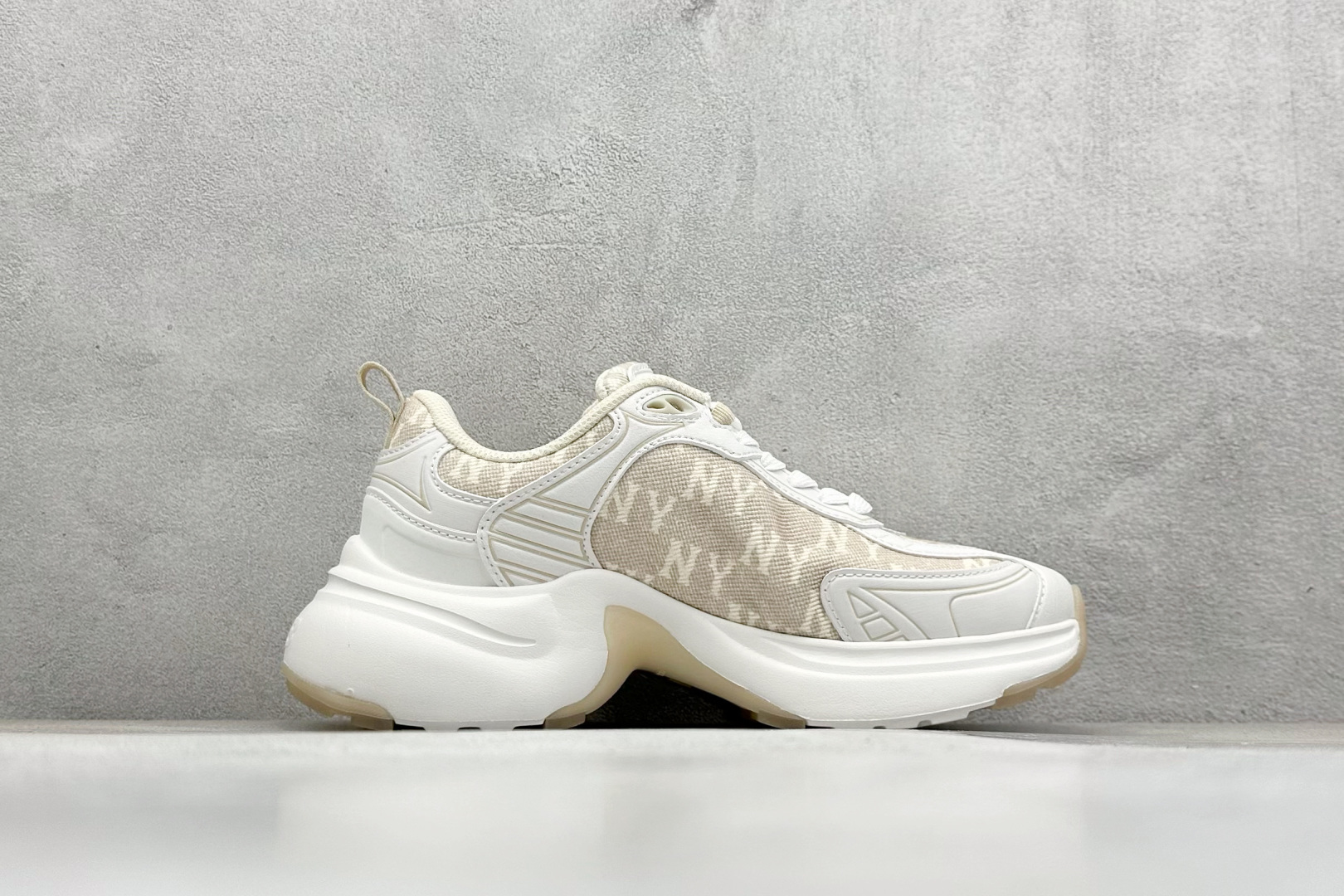 图片[2]-MLB Chunky Dia Monogram 复古老爹鞋 后跟加厚 呵护脚后跟 立体保护软绵鞋口 轻松穿脱不磨脚 鞋头安全防撞包裹鞋头 符合人体结构 精心设计 行走柔软触感 鞋底耐磨性强 稳定性高 抓地更牢 不易打滑 进口纳米材质 原盒雷射防伪标 尺码：35-41-选品中心