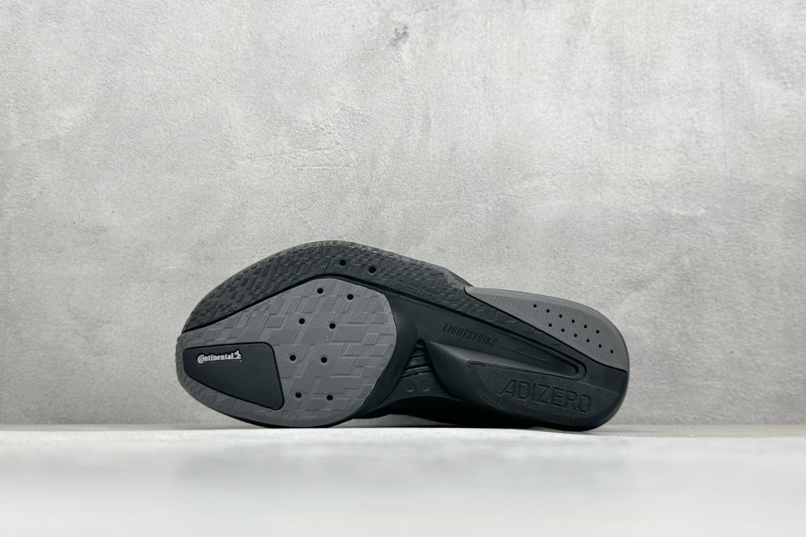 AdidAdizero Boston 13 轻盈跑鞋 超轻发泡底 缓震透气跑步鞋  JS4941