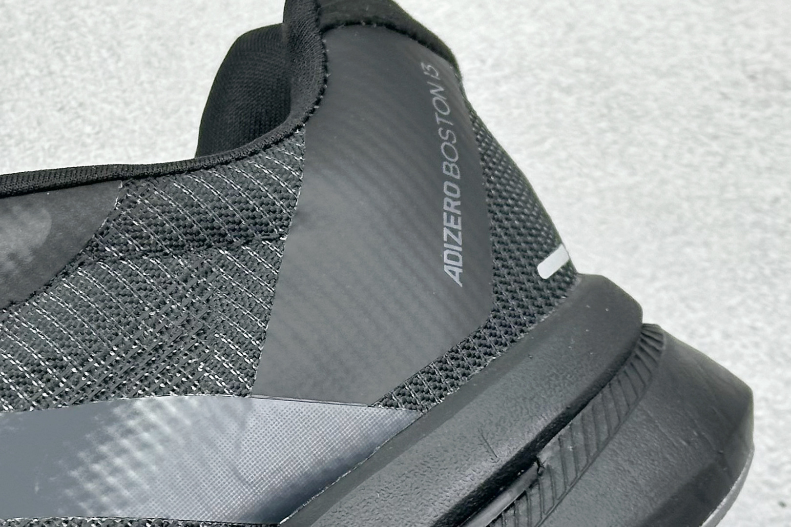 AdidAdizero Boston 13 轻盈跑鞋 超轻发泡底 缓震透气跑步鞋  JS4941
