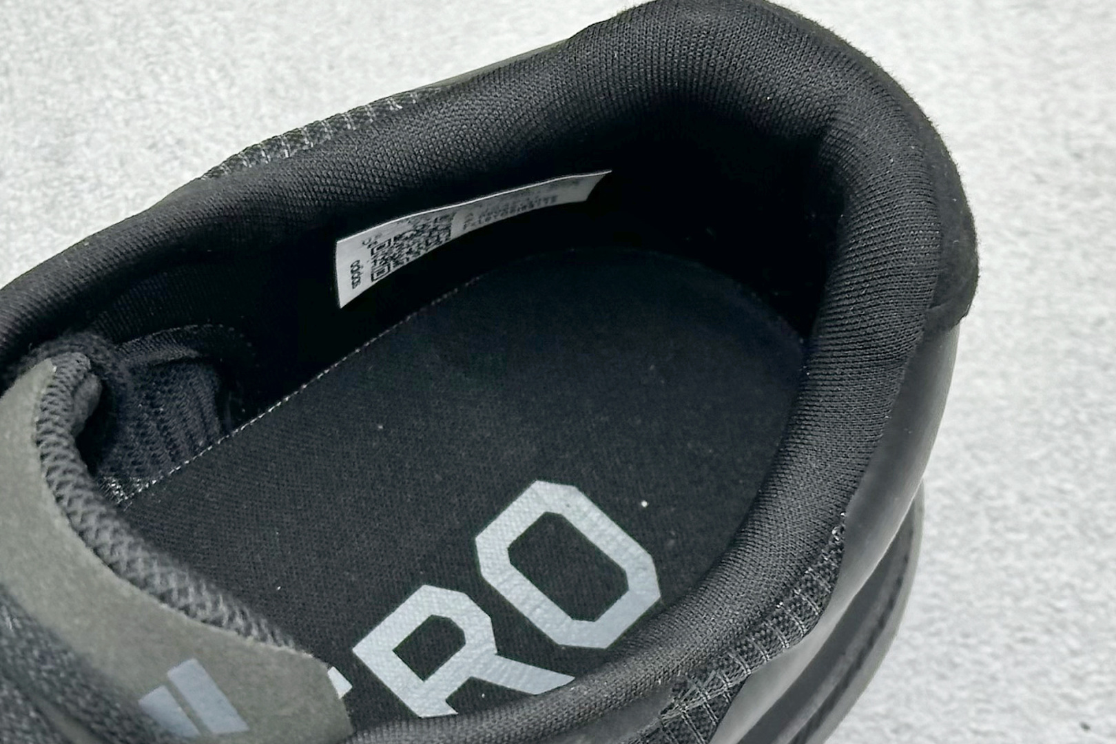 AdidAdizero Boston 13 轻盈跑鞋 超轻发泡底 缓震透气跑步鞋  JS4941