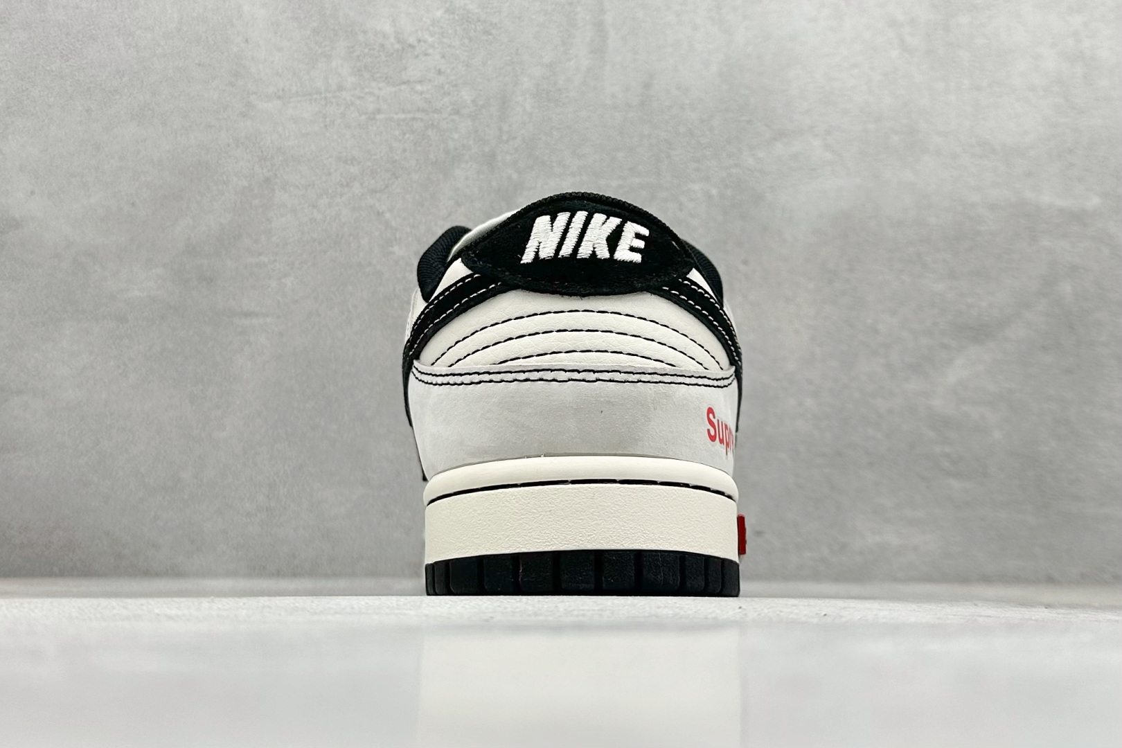图片[6]-福利特价  Nk SB Dunk Low SUP联名 周年高端定制 低帮休闲板鞋  #定制鞋盒 大厂纯原品质出货 超高清洁度 皮料切割干净无任何毛边 细节完美 货号：MM1089-019  尺码：36 36.5 37.5 38 38.5 39 40 40.5 41 42 42.5 43 44 44.5 45-选品中心
