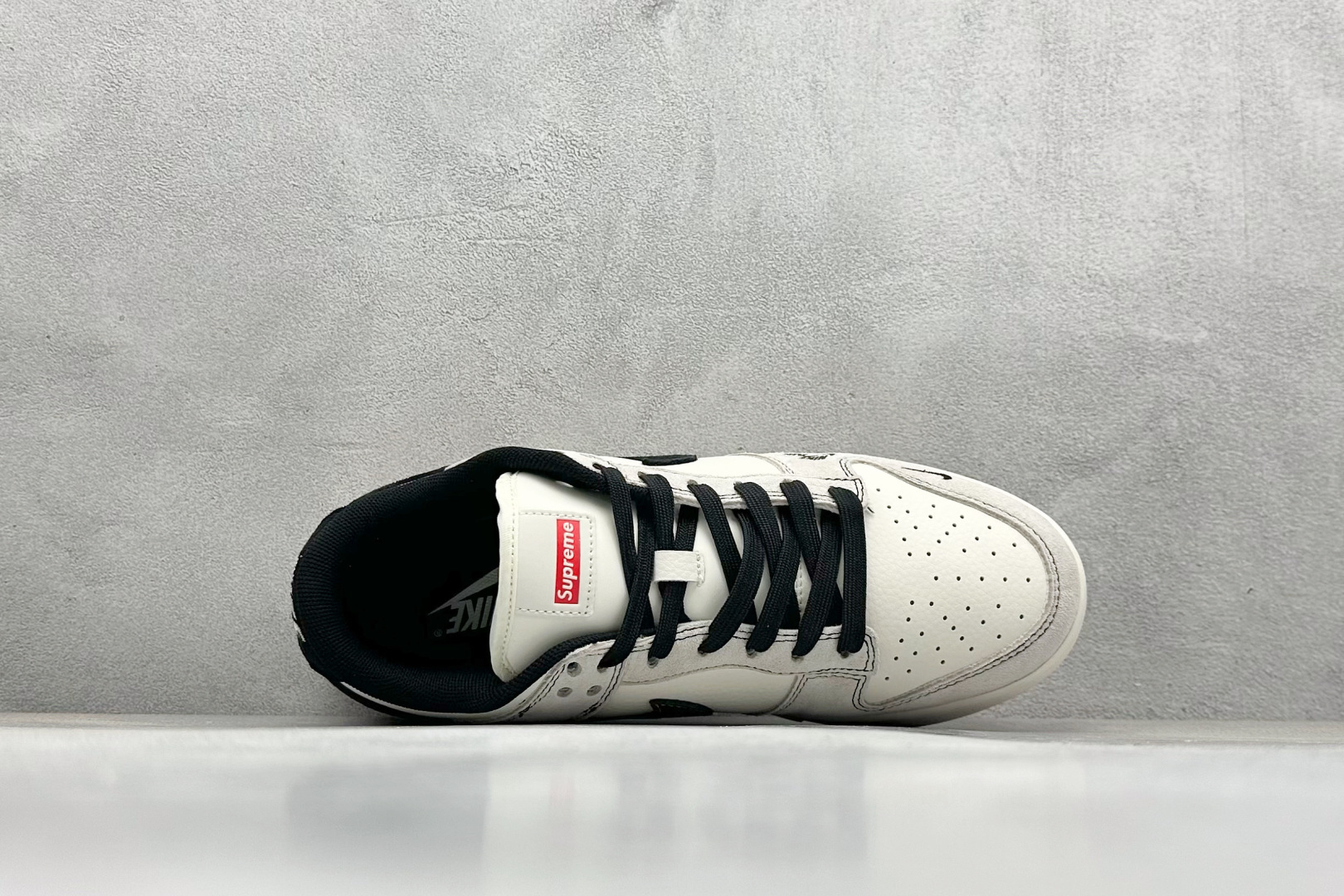 图片[3]-福利特价  Nk SB Dunk Low SUP联名 周年高端定制 低帮休闲板鞋  #定制鞋盒 大厂纯原品质出货 超高清洁度 皮料切割干净无任何毛边 细节完美 货号：MM1089-019  尺码：36 36.5 37.5 38 38.5 39 40 40.5 41 42 42.5 43 44 44.5 45-选品中心