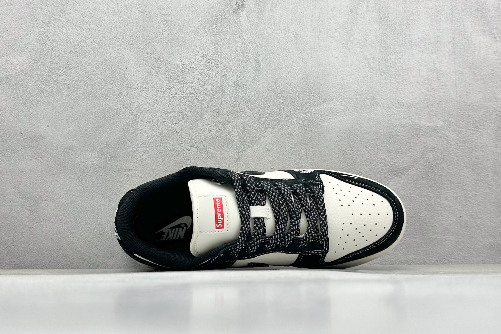 图片[3]-福利特价  Nk SB Dunk Low SUP联名 周年高端定制 低帮休闲板鞋  #定制鞋盒 大厂纯原品质出货 超高清洁度 皮料切割干净无任何毛边 细节完美 货号：MM1089-020  尺码：36 36.5 37.5 38 38.5 39 40 40.5 41 42 42.5 43 44 44.5 45-选品中心