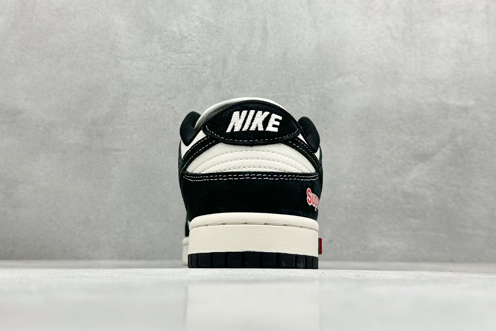 图片[6]-福利特价  Nk SB Dunk Low SUP联名 周年高端定制 低帮休闲板鞋  #定制鞋盒 大厂纯原品质出货 超高清洁度 皮料切割干净无任何毛边 细节完美 货号：MM1089-020  尺码：36 36.5 37.5 38 38.5 39 40 40.5 41 42 42.5 43 44 44.5 45-选品中心