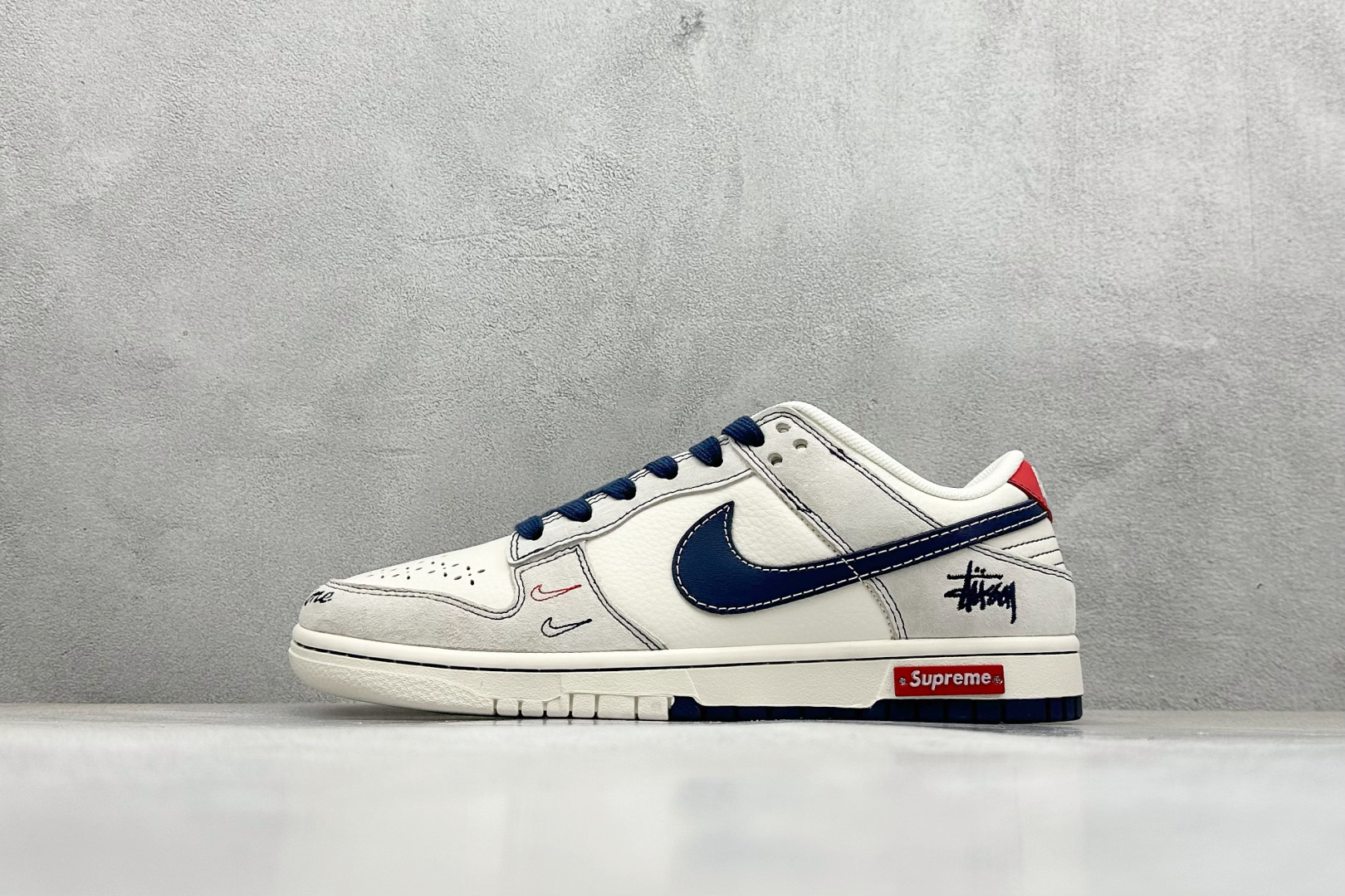 福利特价  Nk SB Dunk Low 斯图西联名 周年高端定制 低帮休闲板鞋  #定制鞋盒 大厂纯原品质出货 超高清洁度 皮料切割干净无任何毛边 细节完美 货号：MM1089-032  尺码：36 36.5 37.5 38 38.5 39 40 40.5 41 42 42.5 43 44 44.5 45-选品中心