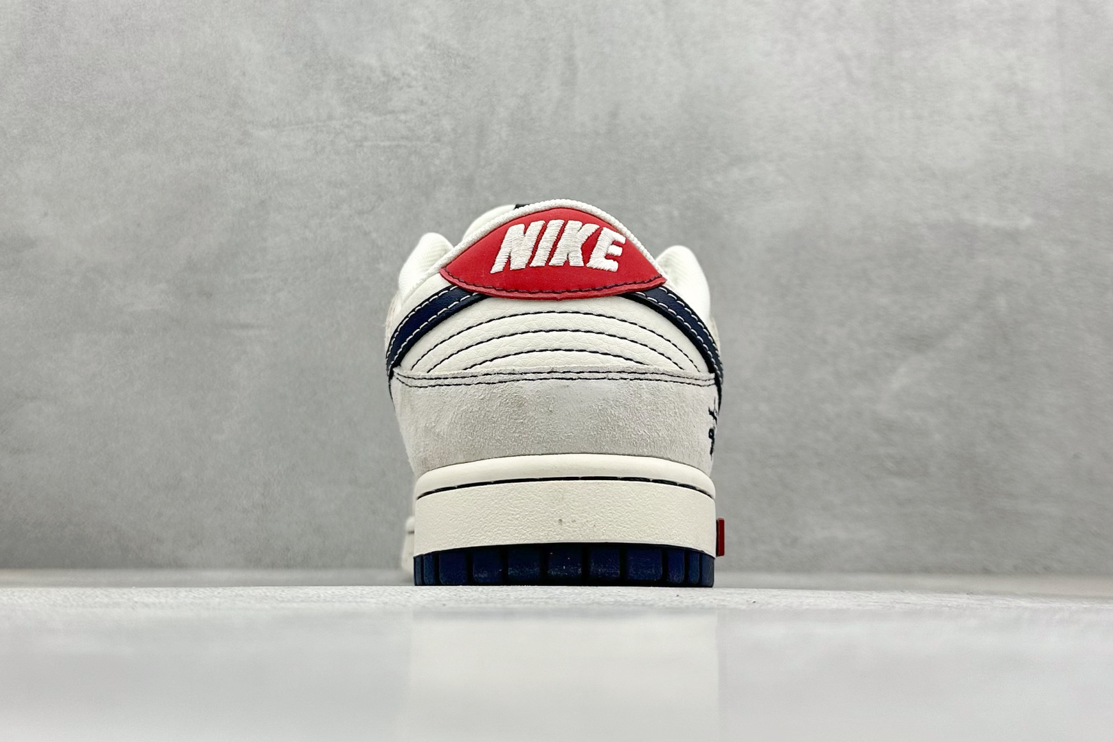 图片[6]-福利特价  Nk SB Dunk Low 斯图西联名 周年高端定制 低帮休闲板鞋  #定制鞋盒 大厂纯原品质出货 超高清洁度 皮料切割干净无任何毛边 细节完美 货号：MM1089-032  尺码：36 36.5 37.5 38 38.5 39 40 40.5 41 42 42.5 43 44 44.5 45-选品中心