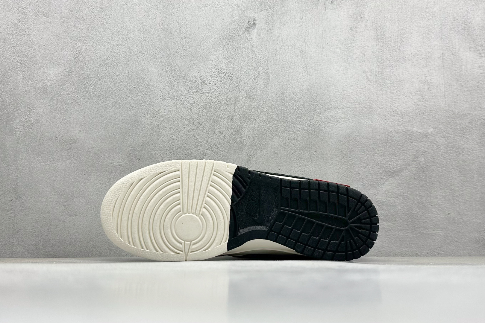 图片[4]-福利特价  Nk SB Dunk Low 猿人头联名 周年高端定制 低帮休闲板鞋  #定制鞋盒 大厂纯原品质出货 超高清洁度 皮料切割干净无任何毛边 细节完美 货号：MM1089-018  尺码：36 36.5 37.5 38 38.5 39 40 40.5 41 42 42.5 43 44 44.5 45-选品中心