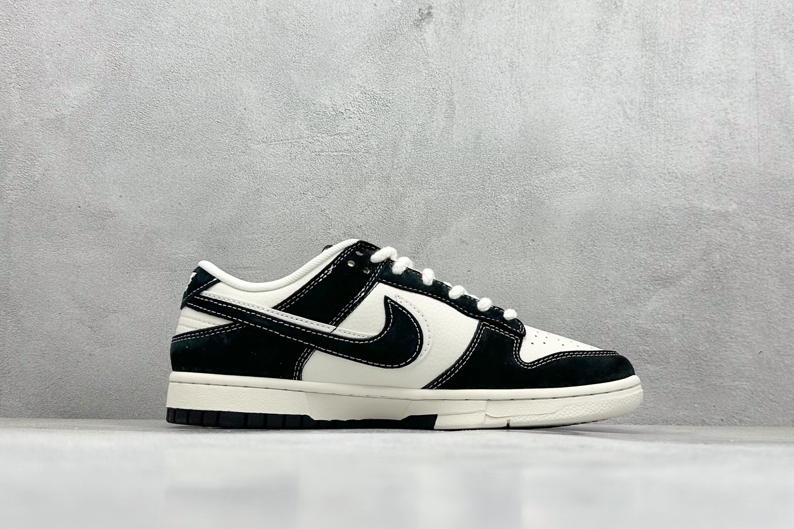 图片[2]-福利特价  Nk SB Dunk Low 猿人头联名 周年高端定制 低帮休闲板鞋  #定制鞋盒 大厂纯原品质出货 超高清洁度 皮料切割干净无任何毛边 细节完美 货号：MM1089-018  尺码：36 36.5 37.5 38 38.5 39 40 40.5 41 42 42.5 43 44 44.5 45-选品中心