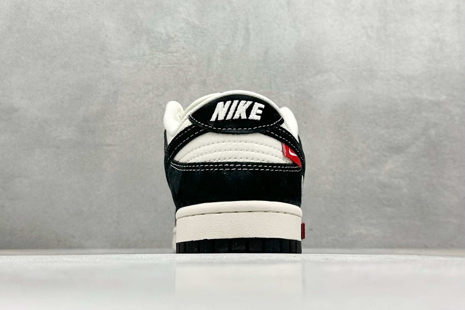 图片[6]-福利特价  Nk SB Dunk Low 猿人头联名 周年高端定制 低帮休闲板鞋  #定制鞋盒 大厂纯原品质出货 超高清洁度 皮料切割干净无任何毛边 细节完美 货号：MM1089-018  尺码：36 36.5 37.5 38 38.5 39 40 40.5 41 42 42.5 43 44 44.5 45-选品中心