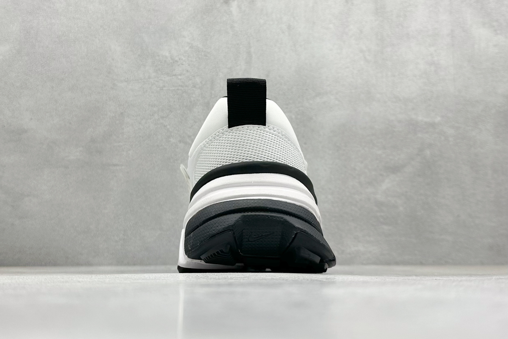 图片[6]-GS版 NK V2K Run 减震防滑复古低帮跑步鞋 材质上使用大面积网眼 皮革 TPU 组成 支撑和透气性肯定不错 中底处由 Cushlon 泡绵打造 保证在压马路时可以提供优秀脚感 并通过一手做旧氧化效果突出复古感 中底造型很容易让大家联想到巴黎世家3XL 增高效果同样不能忽视 货号：FD0736-002 尺码：36-45-选品中心