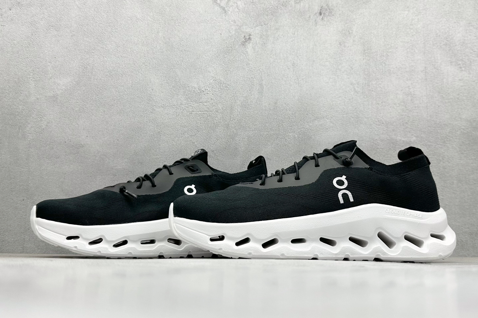 图片[5]-XD版Loewe x On昂跑Cloudtilt 罗意威 联名轻量运动休闲鞋 脚感很舒服，鞋底柔软且包裹性好，上脚显腿长，不用系鞋带很方便～ 不管休闲还是运动都很百搭。 尺码：36-45-选品中心