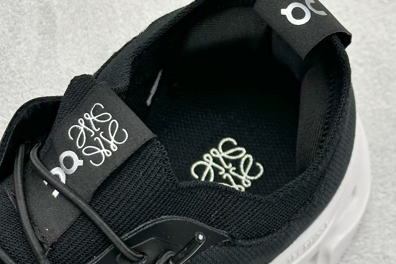 图片[8]-XD版Loewe x On昂跑Cloudtilt 罗意威 联名轻量运动休闲鞋 脚感很舒服，鞋底柔软且包裹性好，上脚显腿长，不用系鞋带很方便～ 不管休闲还是运动都很百搭。 尺码：36-45-选品中心