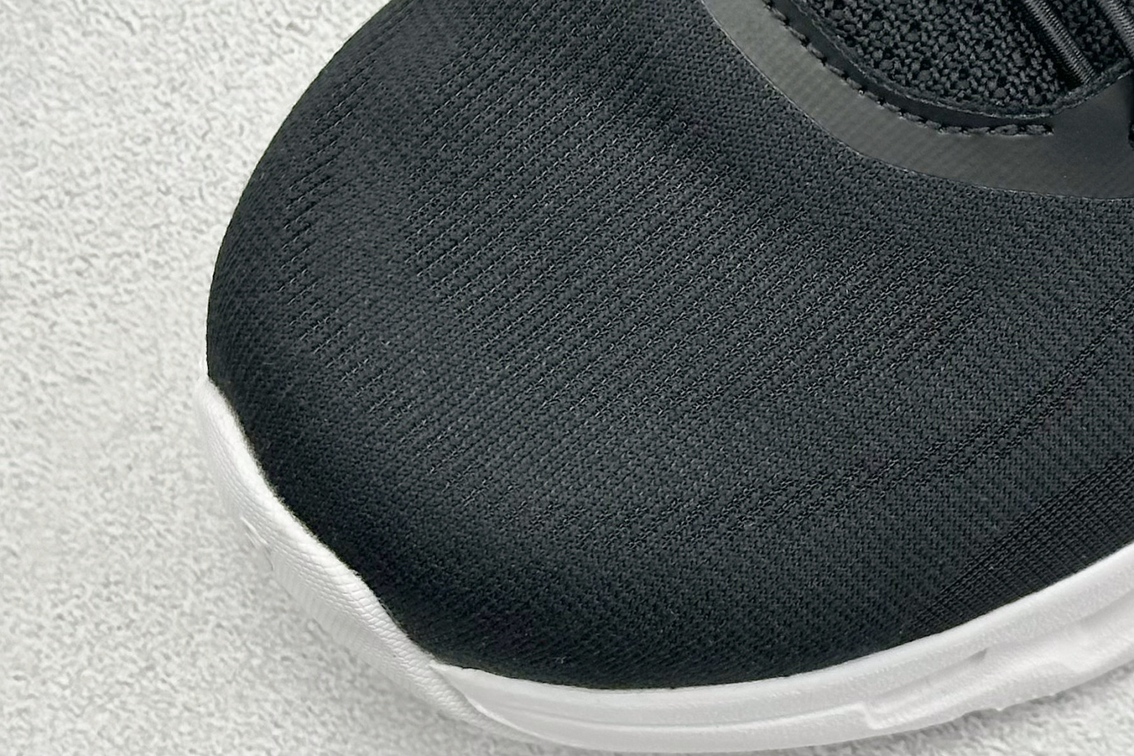 图片[7]-XD版Loewe x On昂跑Cloudtilt 罗意威 联名轻量运动休闲鞋 脚感很舒服，鞋底柔软且包裹性好，上脚显腿长，不用系鞋带很方便～ 不管休闲还是运动都很百搭。 尺码：36-45-选品中心