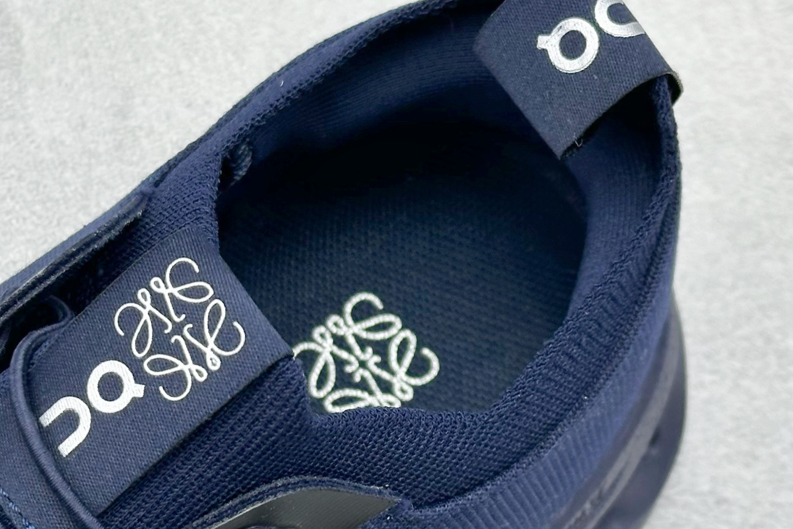 图片[8]-XD版Loewe x On昂跑Cloudtilt 罗意威 联名轻量运动休闲鞋 脚感很舒服，鞋底柔软且包裹性好，上脚显腿长，不用系鞋带很方便～ 不管休闲还是运动都很百搭。 尺码：36-45-选品中心