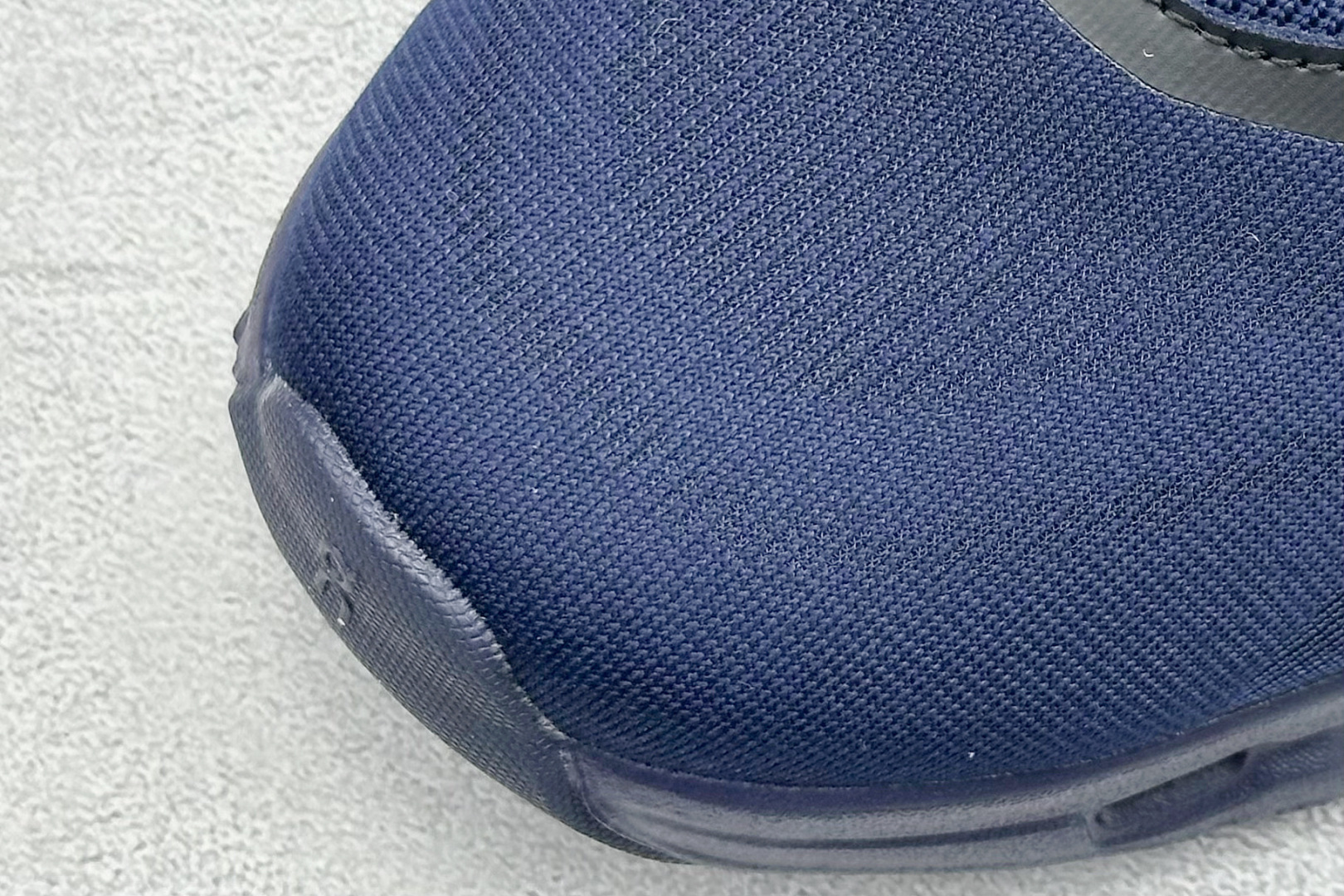 图片[7]-XD版Loewe x On昂跑Cloudtilt 罗意威 联名轻量运动休闲鞋 脚感很舒服，鞋底柔软且包裹性好，上脚显腿长，不用系鞋带很方便～ 不管休闲还是运动都很百搭。 尺码：36-45-选品中心