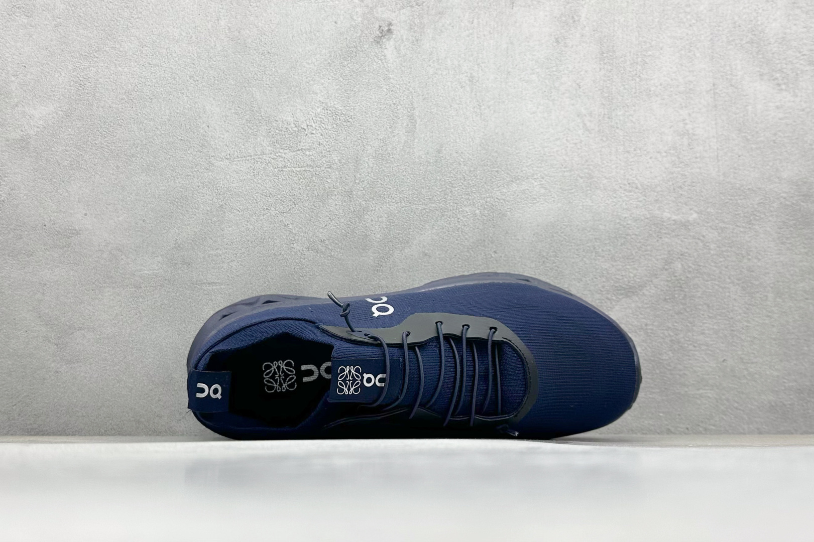 图片[3]-XD版Loewe x On昂跑Cloudtilt 罗意威 联名轻量运动休闲鞋 脚感很舒服，鞋底柔软且包裹性好，上脚显腿长，不用系鞋带很方便～ 不管休闲还是运动都很百搭。 尺码：36-45-选品中心