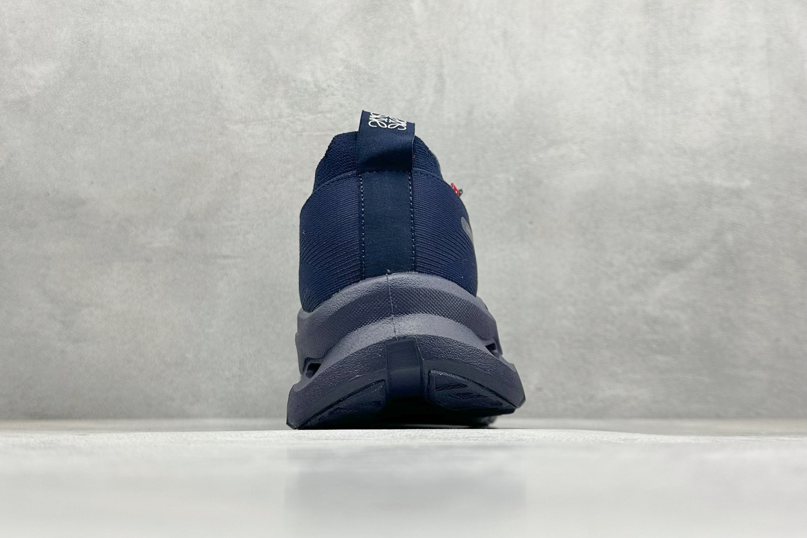 图片[6]-XD版Loewe x On昂跑Cloudtilt 罗意威 联名轻量运动休闲鞋 脚感很舒服，鞋底柔软且包裹性好，上脚显腿长，不用系鞋带很方便～ 不管休闲还是运动都很百搭。 尺码：36-45-选品中心