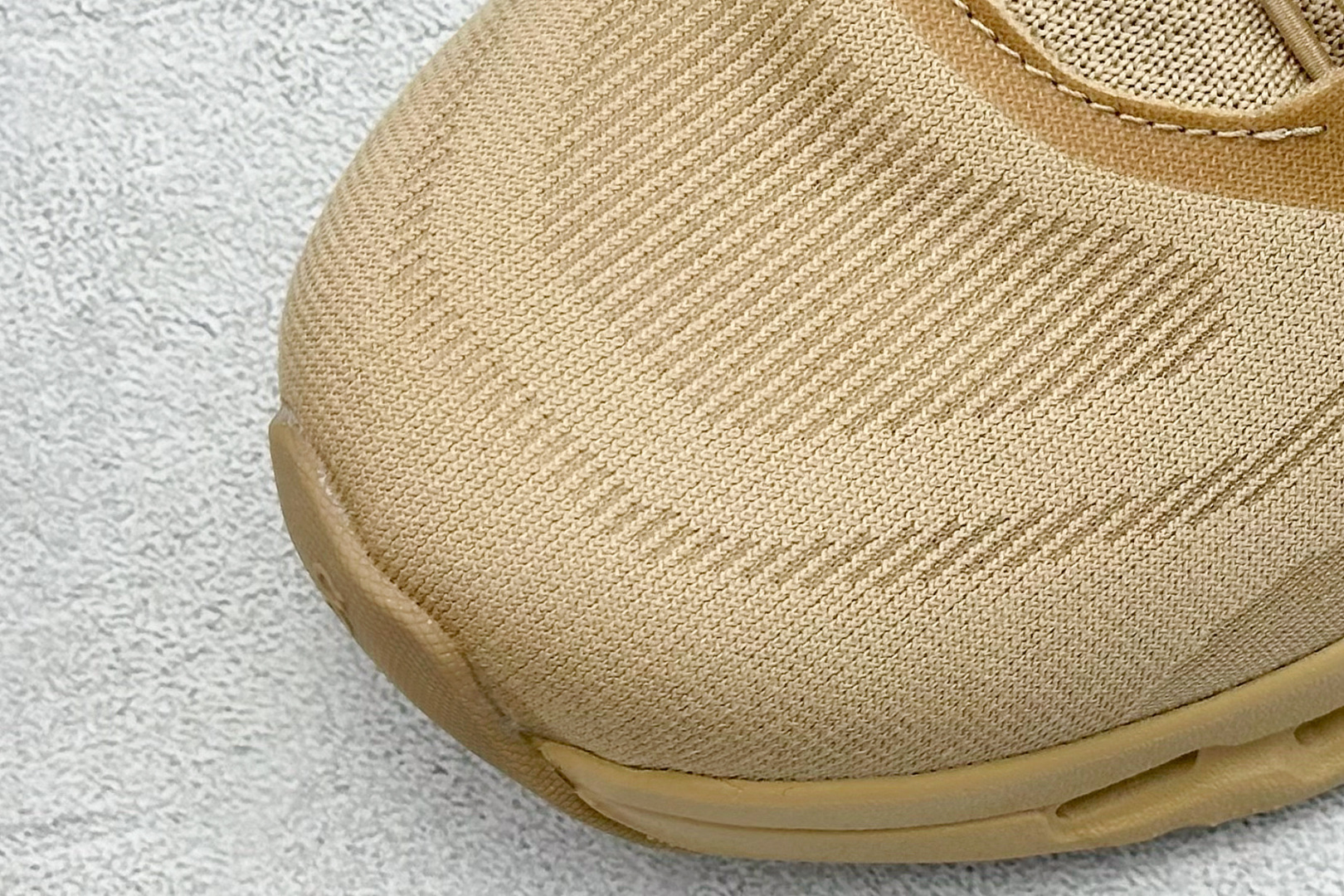 图片[7]-XD版Loewe x On昂跑Cloudtilt 罗意威 联名轻量运动休闲鞋 脚感很舒服，鞋底柔软且包裹性好，上脚显腿长，不用系鞋带很方便～ 不管休闲还是运动都很百搭。 尺码：36-45-选品中心