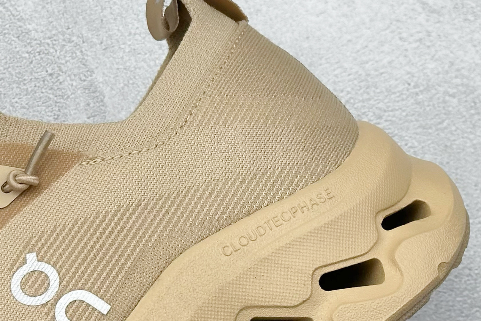 图片[9]-XD版Loewe x On昂跑Cloudtilt 罗意威 联名轻量运动休闲鞋 脚感很舒服，鞋底柔软且包裹性好，上脚显腿长，不用系鞋带很方便～ 不管休闲还是运动都很百搭。 尺码：36-45-选品中心