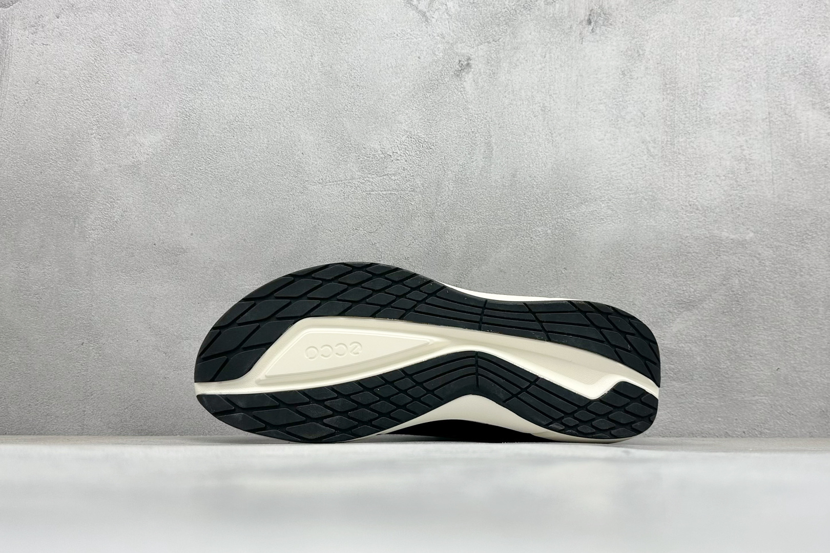 图片[4]-ECCO爱步老爹鞋男士夏季新款 全头层百搭潮流户外运动鞋 健步BIOM系列新款 全新的轻量发泡底材与直接注塑橡胶大底相结合 柔软舒适 轻量回弹脚感更轻盈 鞋面采用GORE-TEX飞织网面与牛皮相结合 给你贴心透气呵护 自然律动科技 符合人体工学鞋楦 贴近足部天然形态 橡胶大底 抓地力强 具有良好的耐磨性 轻盈自如 适跑畅练 货号： 875825 尺码：39-44-选品中心