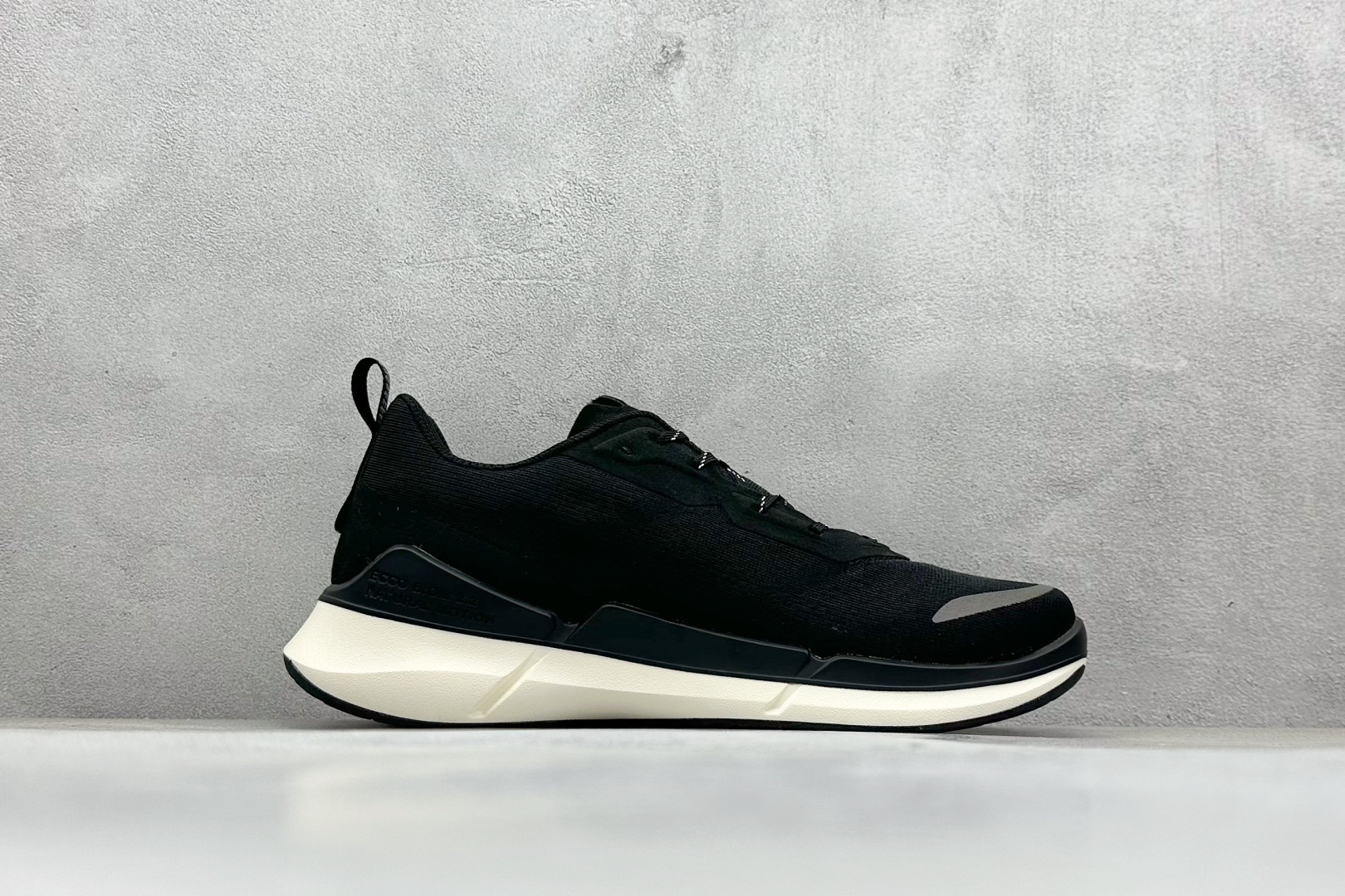 图片[2]-ECCO爱步老爹鞋男士夏季新款 全头层百搭潮流户外运动鞋 健步BIOM系列新款 全新的轻量发泡底材与直接注塑橡胶大底相结合 柔软舒适 轻量回弹脚感更轻盈 鞋面采用GORE-TEX飞织网面与牛皮相结合 给你贴心透气呵护 自然律动科技 符合人体工学鞋楦 贴近足部天然形态 橡胶大底 抓地力强 具有良好的耐磨性 轻盈自如 适跑畅练 货号： 875825 尺码：39-44-选品中心