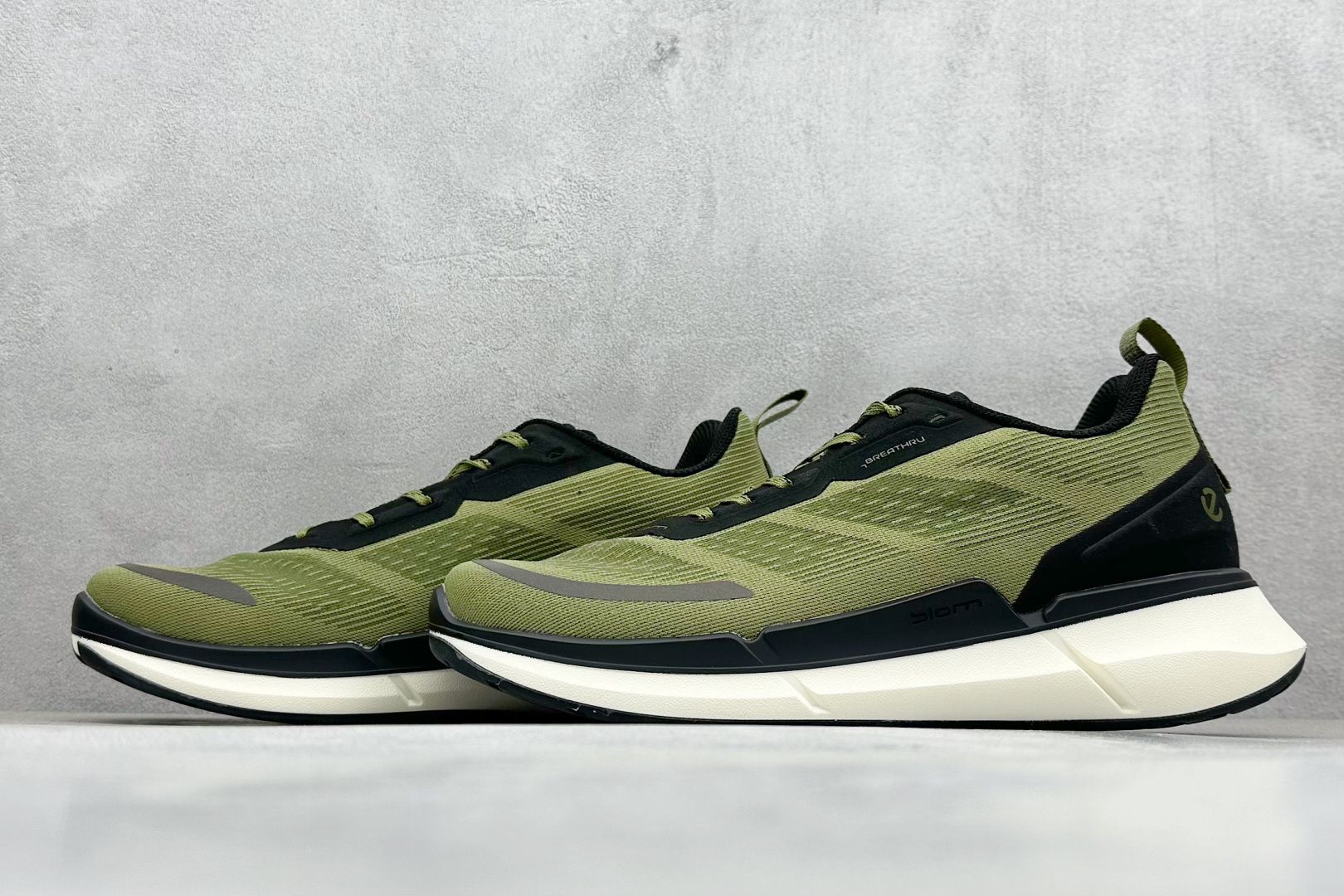 图片[5]-ECCO爱步老爹鞋男士夏季新款 全头层百搭潮流户外运动鞋 健步BIOM系列新款 全新的轻量发泡底材与直接注塑橡胶大底相结合 柔软舒适 轻量回弹脚感更轻盈 鞋面采用GORE-TEX飞织网面与牛皮相结合 给你贴心透气呵护 自然律动科技 符合人体工学鞋楦 贴近足部天然形态 橡胶大底 抓地力强 具有良好的耐磨性 轻盈自如 适跑畅练 货号： 875825 尺码：39-44-选品中心