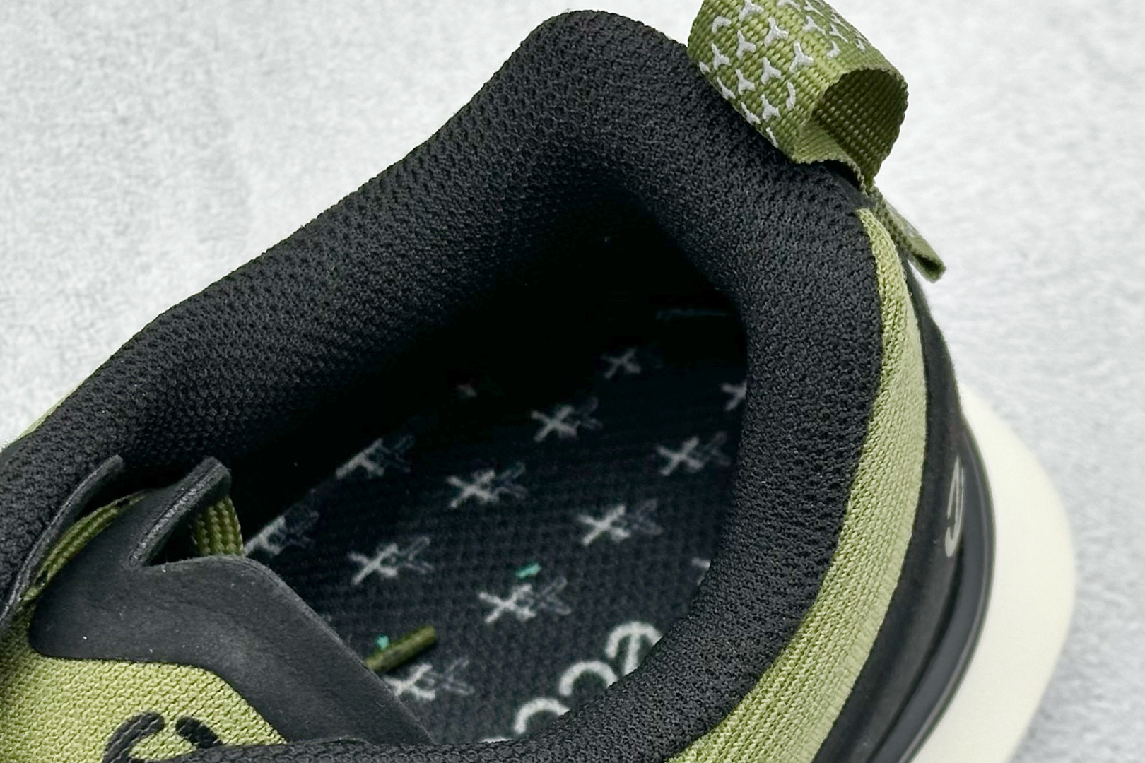 图片[8]-ECCO爱步老爹鞋男士夏季新款 全头层百搭潮流户外运动鞋 健步BIOM系列新款 全新的轻量发泡底材与直接注塑橡胶大底相结合 柔软舒适 轻量回弹脚感更轻盈 鞋面采用GORE-TEX飞织网面与牛皮相结合 给你贴心透气呵护 自然律动科技 符合人体工学鞋楦 贴近足部天然形态 橡胶大底 抓地力强 具有良好的耐磨性 轻盈自如 适跑畅练 货号： 875825 尺码：39-44-选品中心