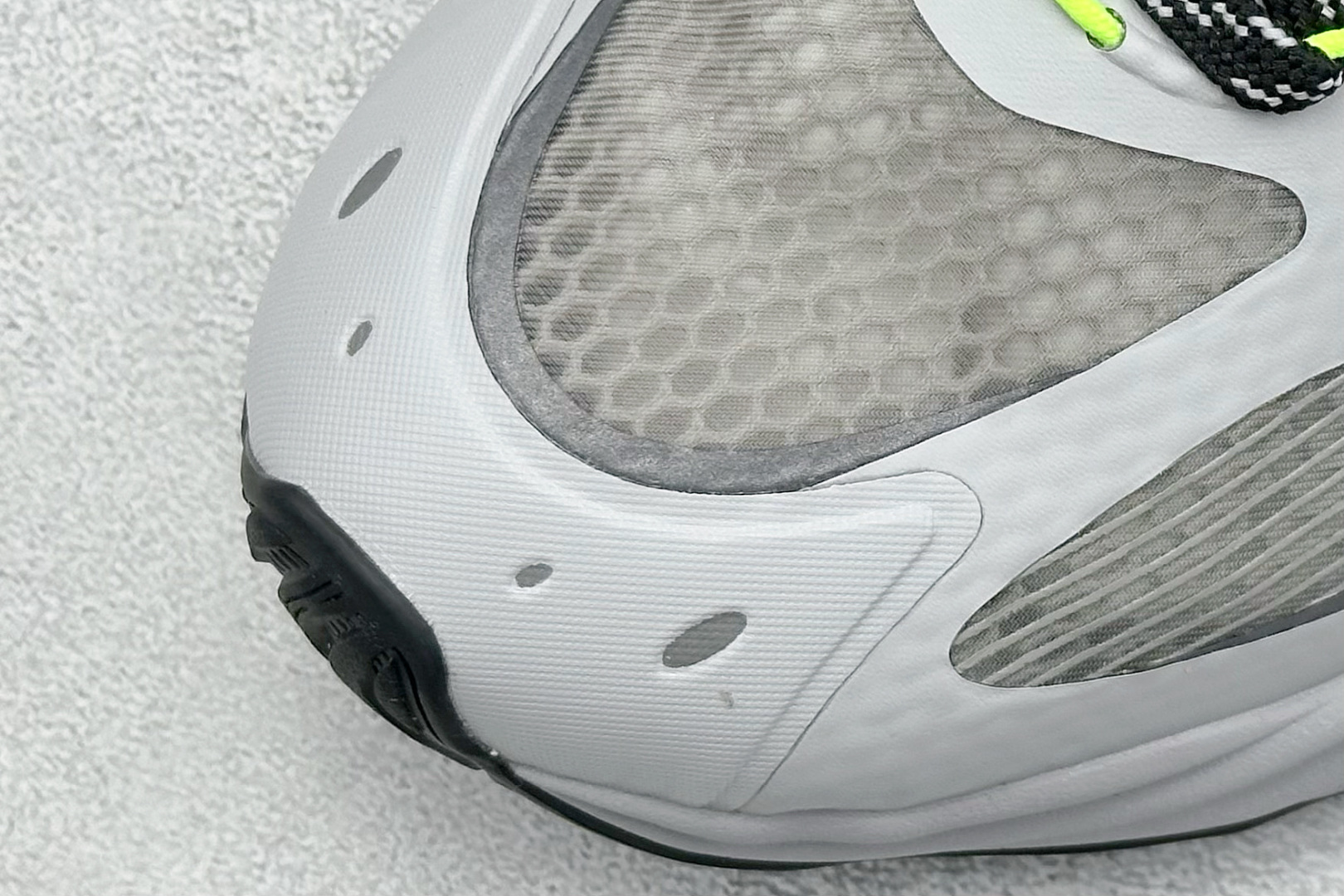 图片[7]-Adidas CLIMACOOL XLG 4.0 复古休闲老爹鞋 鞋面是透气网面和皮革拼接 脚感轻盈 不闷汗 每次穿着跑步都感觉脚底在自由呼吸 鞋底是adidas经典的防滑设计 纹路很深 抓地力超稳 低帮设计很显脚踝纤细 却不失满满的包围安全感 货号：JQ4940 尺码：36 36.5 37 38 38.5 39 40 40.5 41 42 42.5 43 44 45-选品中心