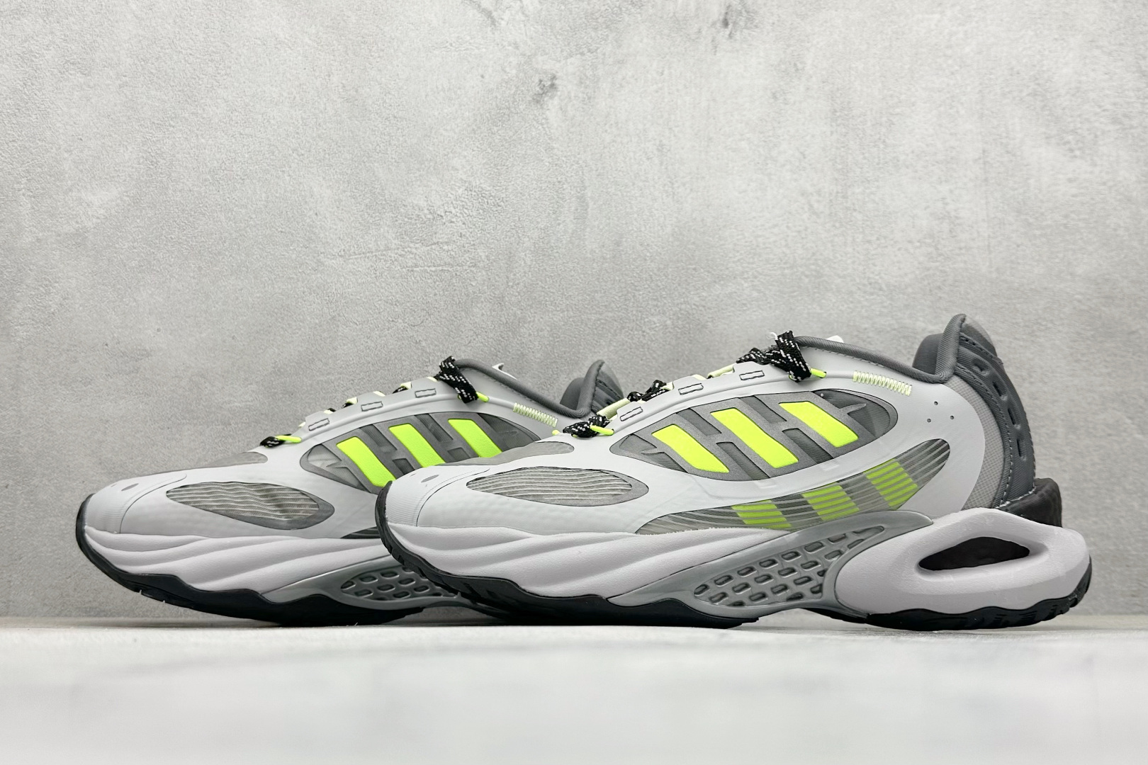 图片[5]-Adidas CLIMACOOL XLG 4.0 复古休闲老爹鞋 鞋面是透气网面和皮革拼接 脚感轻盈 不闷汗 每次穿着跑步都感觉脚底在自由呼吸 鞋底是adidas经典的防滑设计 纹路很深 抓地力超稳 低帮设计很显脚踝纤细 却不失满满的包围安全感 货号：JQ4940 尺码：36 36.5 37 38 38.5 39 40 40.5 41 42 42.5 43 44 45-选品中心