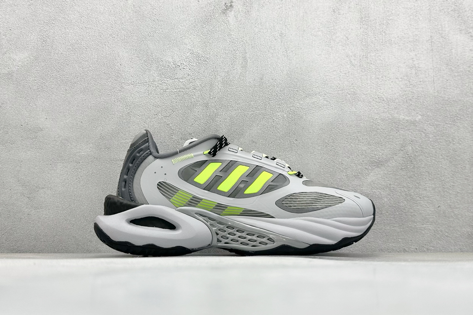 图片[2]-Adidas CLIMACOOL XLG 4.0 复古休闲老爹鞋 鞋面是透气网面和皮革拼接 脚感轻盈 不闷汗 每次穿着跑步都感觉脚底在自由呼吸 鞋底是adidas经典的防滑设计 纹路很深 抓地力超稳 低帮设计很显脚踝纤细 却不失满满的包围安全感 货号：JQ4940 尺码：36 36.5 37 38 38.5 39 40 40.5 41 42 42.5 43 44 45-选品中心